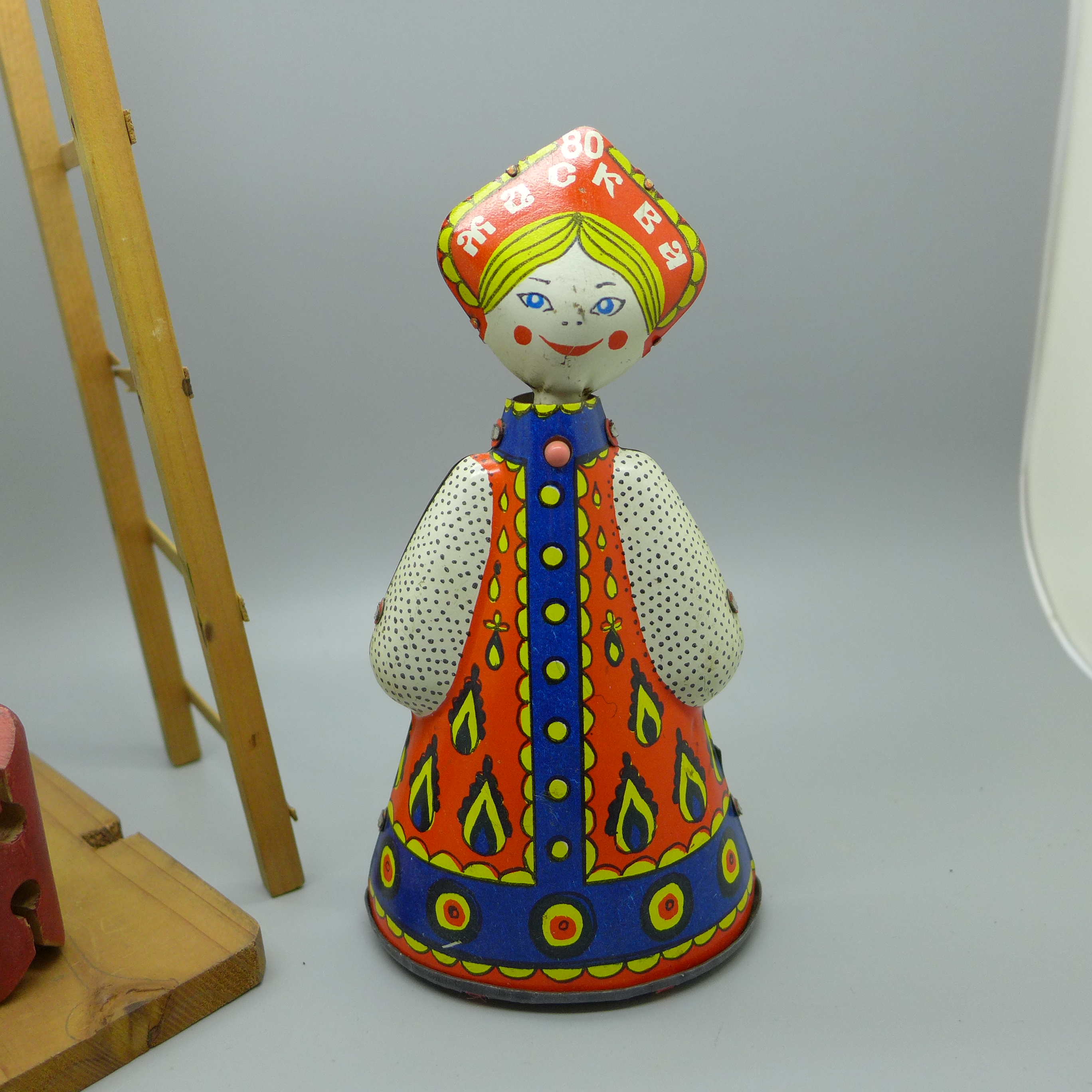 A clockwork Russian doll (no key) and a vintage wooden toy - Image 2 of 5