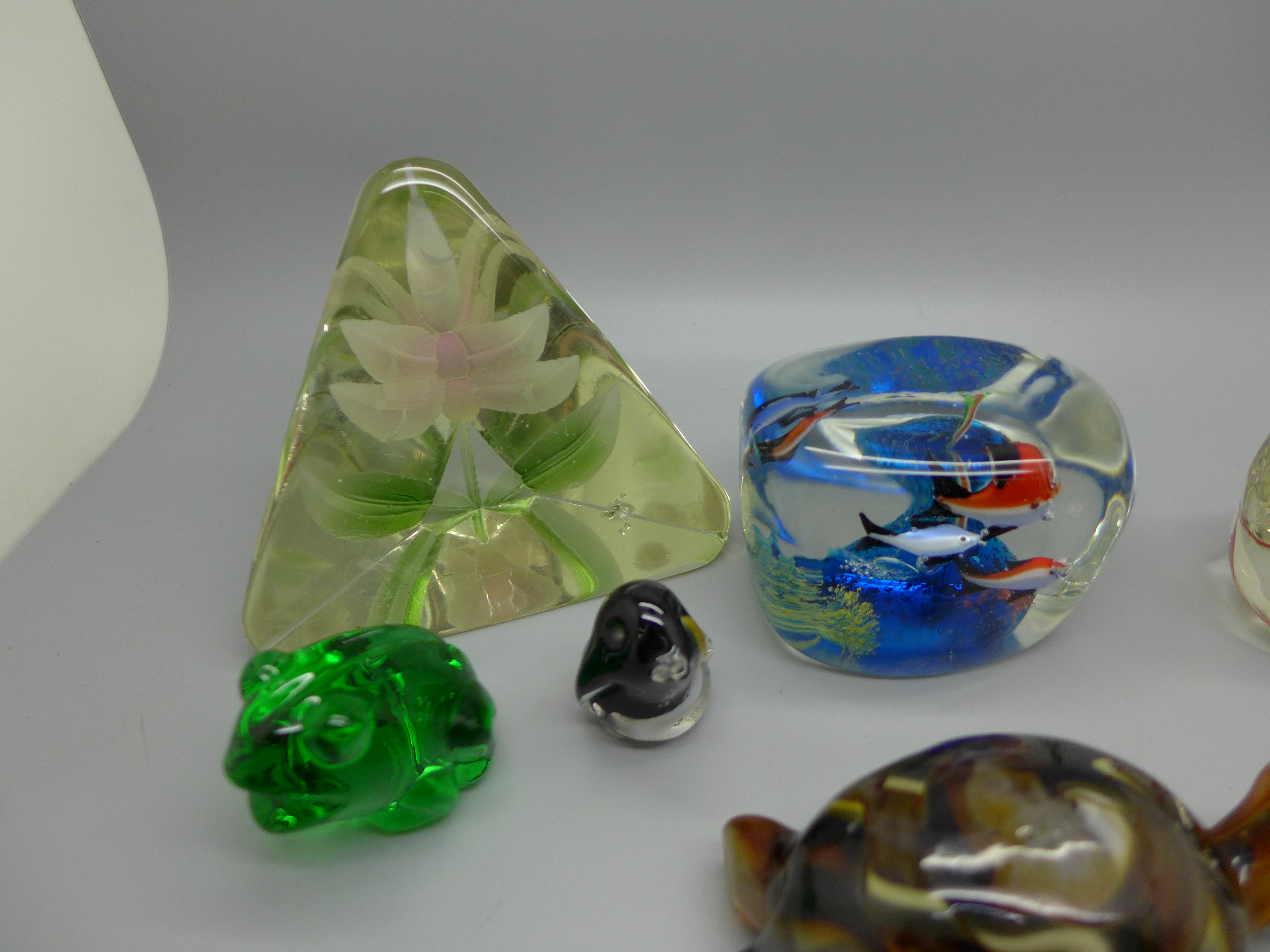 A collection of seven glass paperweights including animals - Image 2 of 4