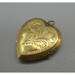 A 9ct gold back and front heart shaped locket, 18mm wide