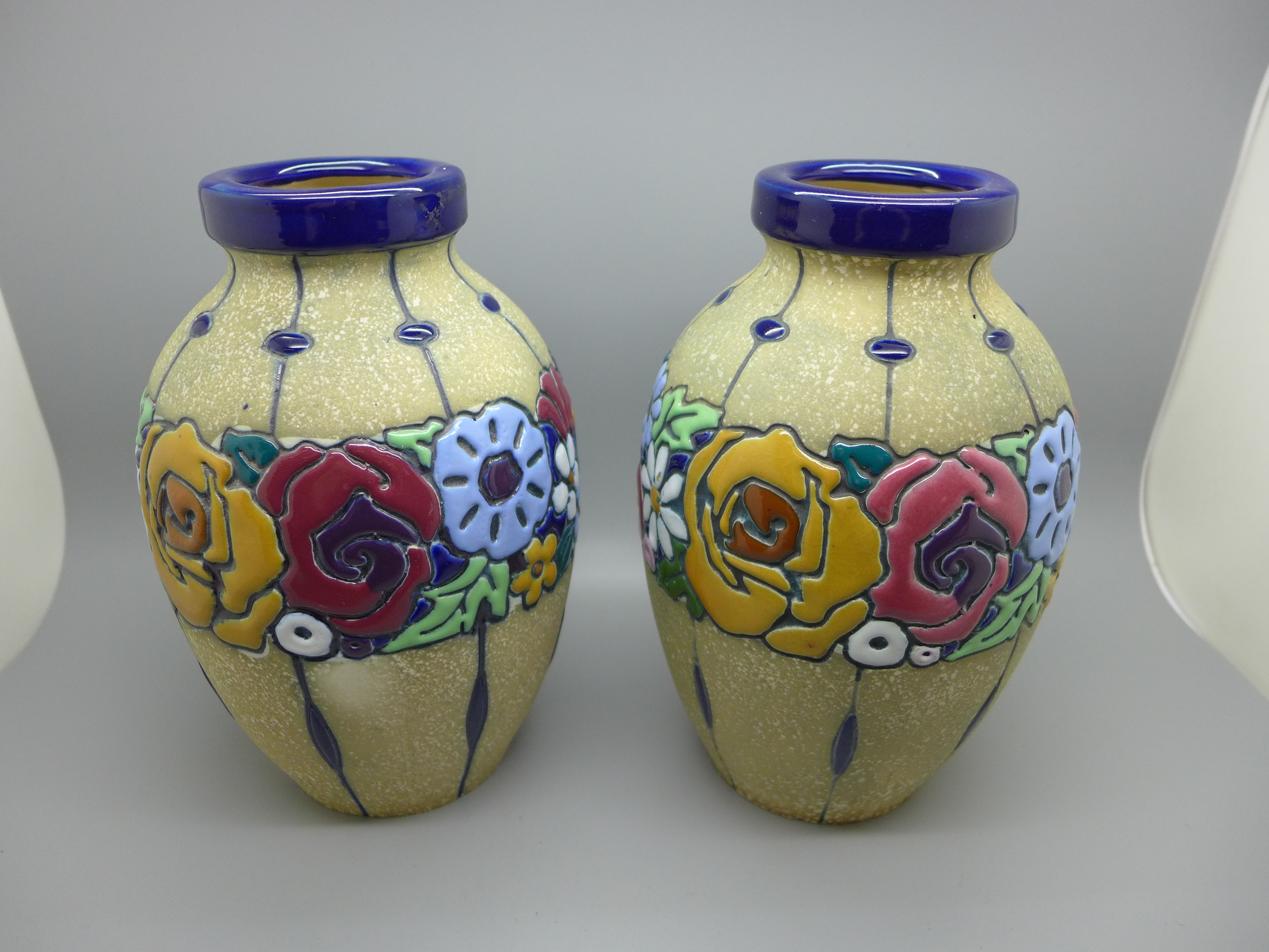 A pair of Amphora vases, 20cm - Image 3 of 4