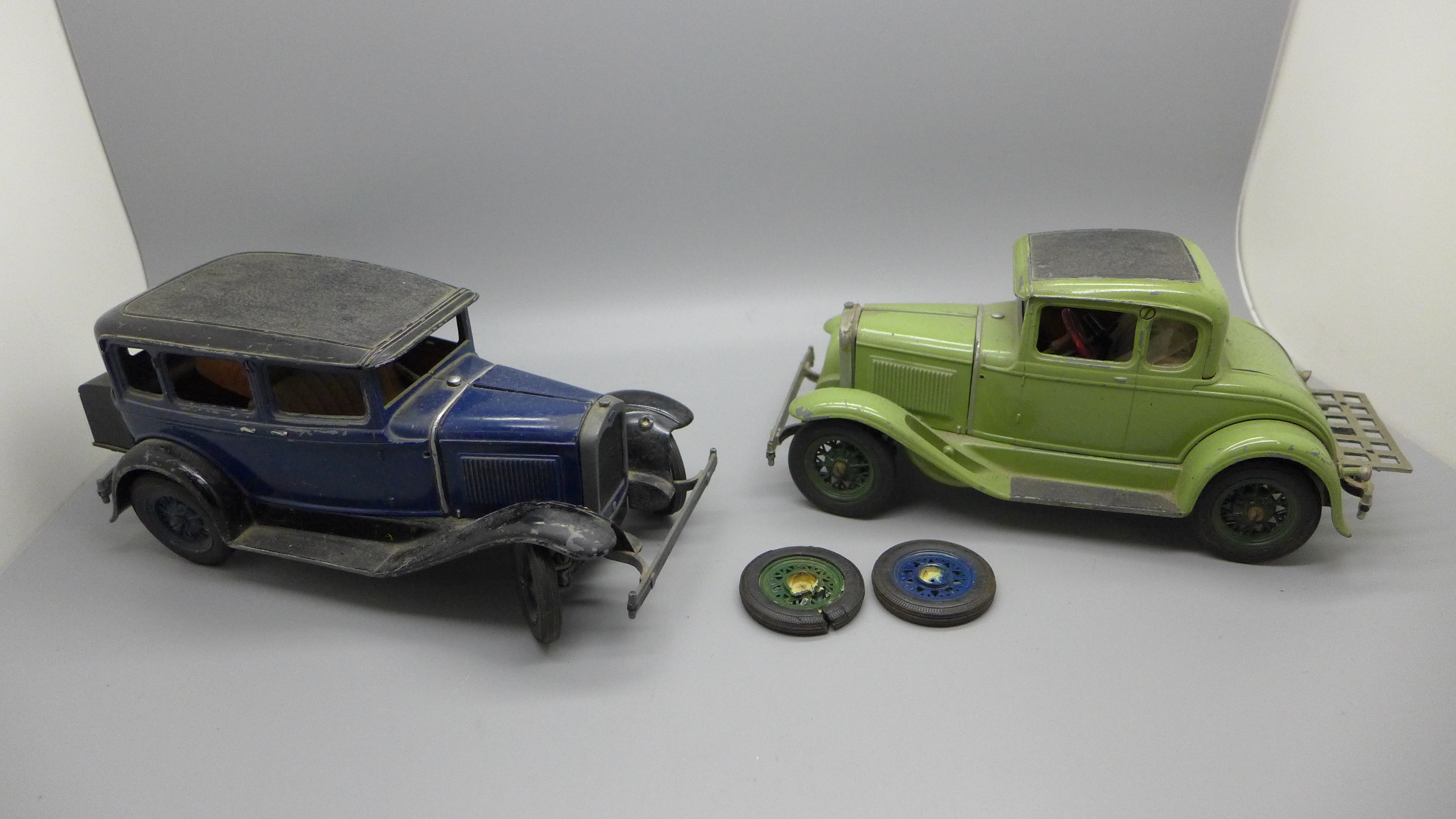 A pair of Hubley die-cast vintage cars, made in USA - Image 3 of 5