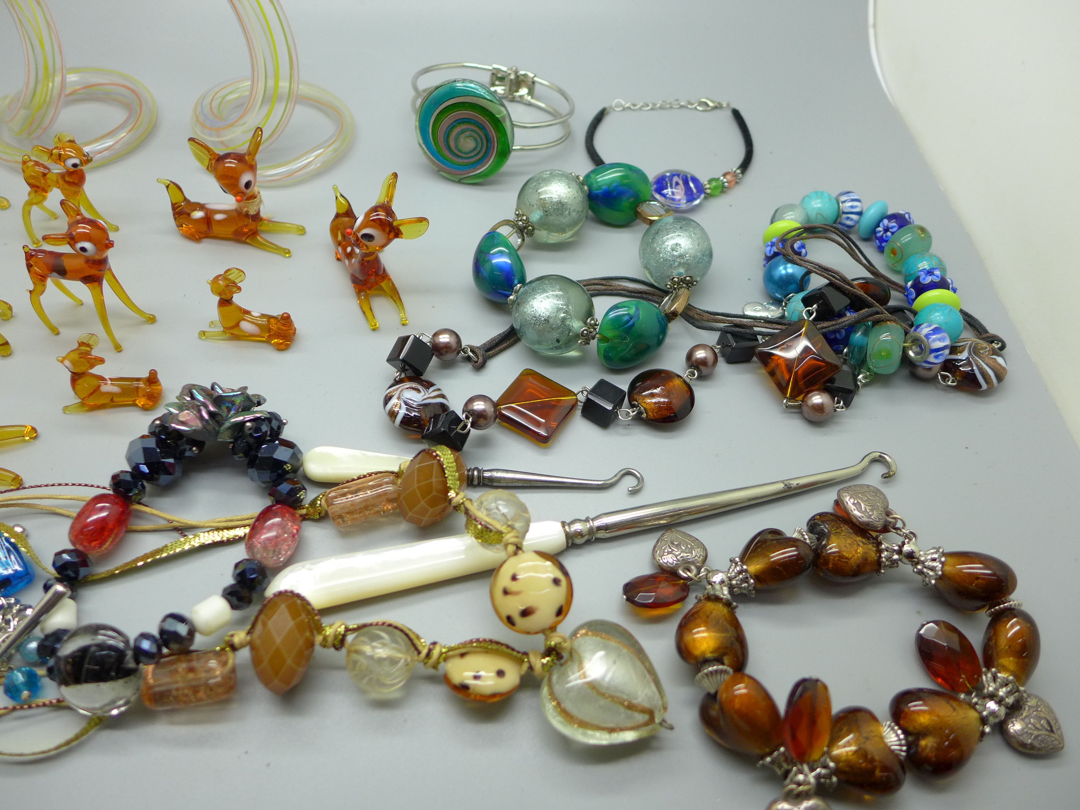 Sixteen deer, one dog, two hollow glass snakes and one flamingo glass animals and various glass bead - Image 4 of 4