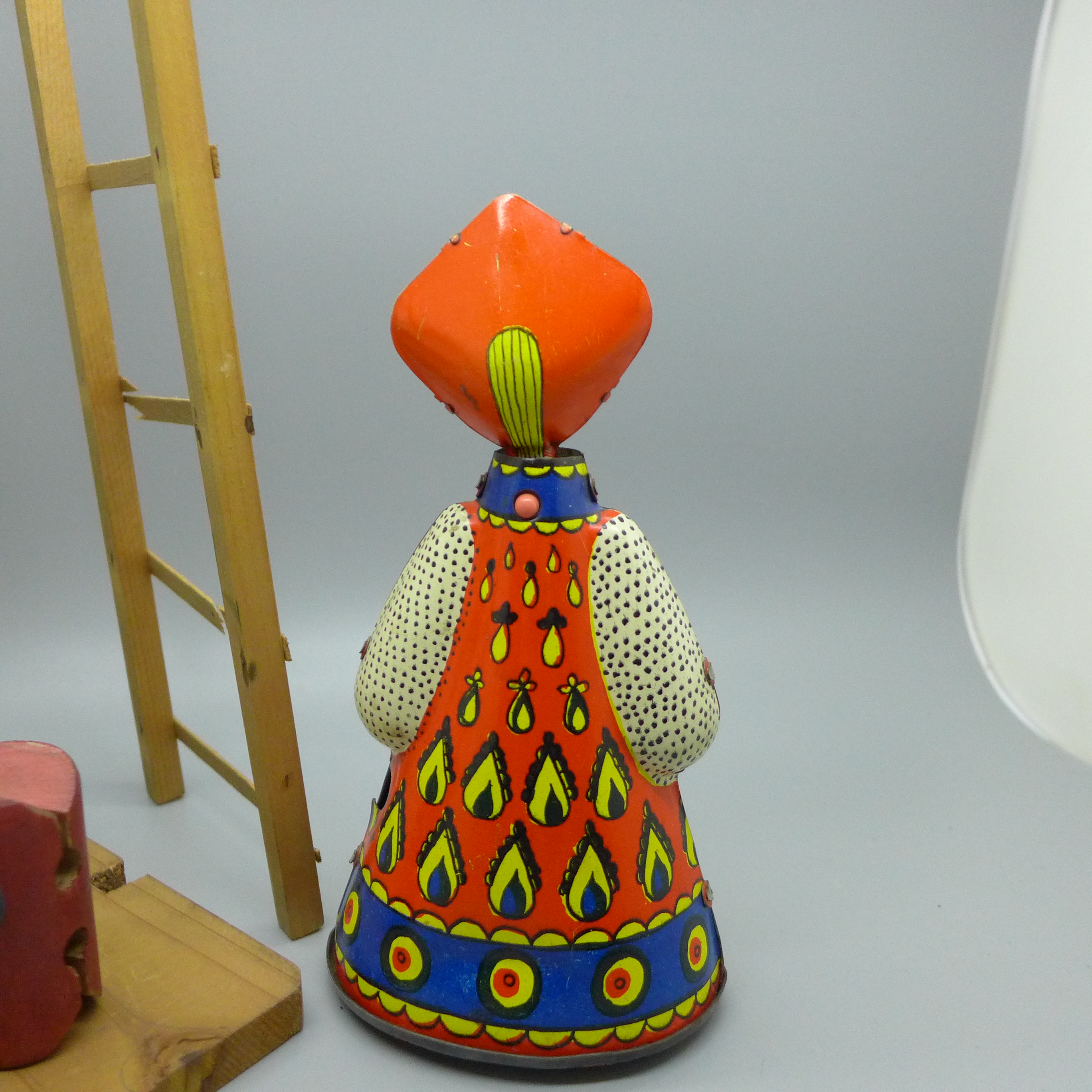 A clockwork Russian doll (no key) and a vintage wooden toy - Image 3 of 5