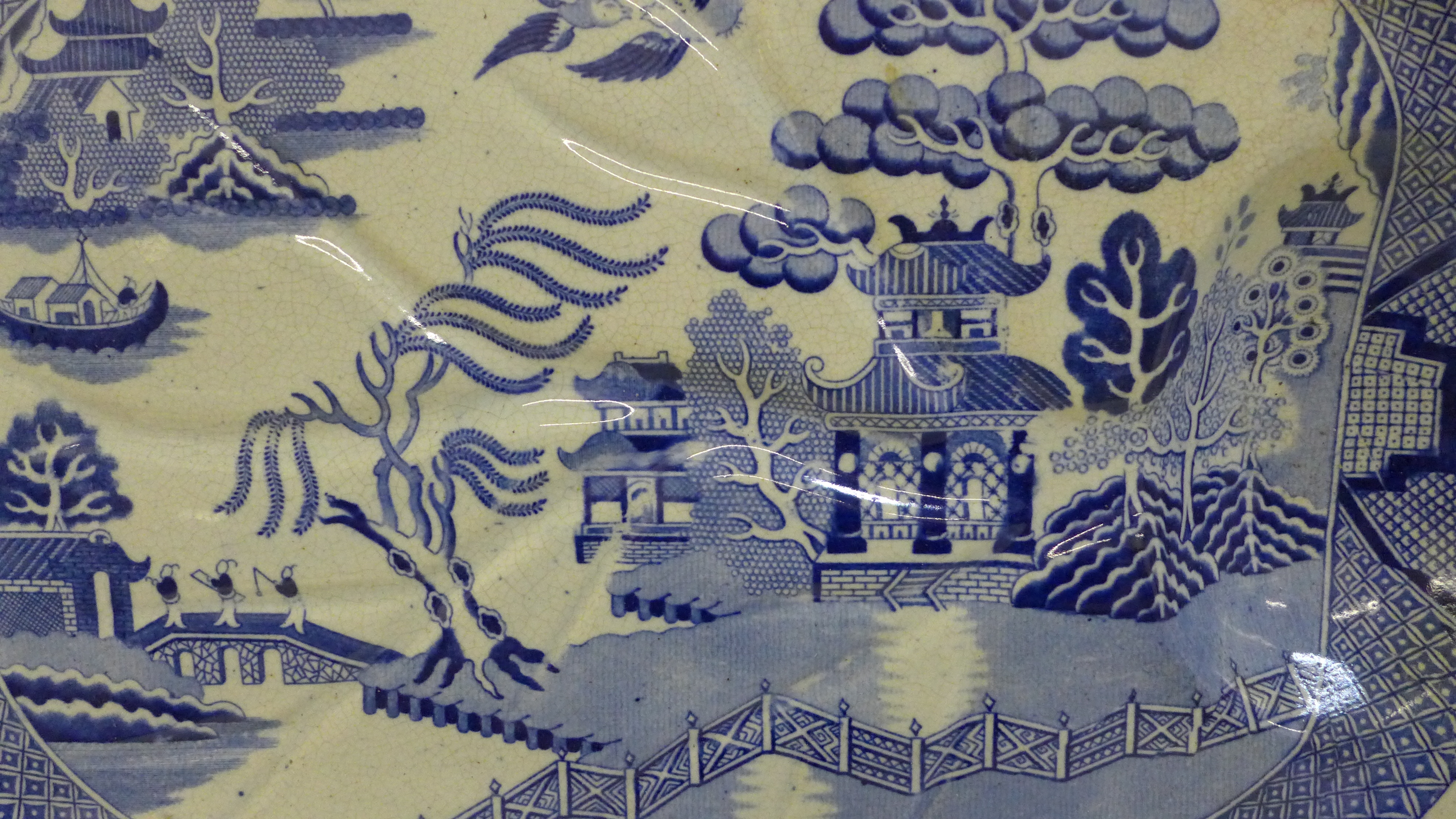 A large blue and white Willow pattern meat plate - Image 2 of 4