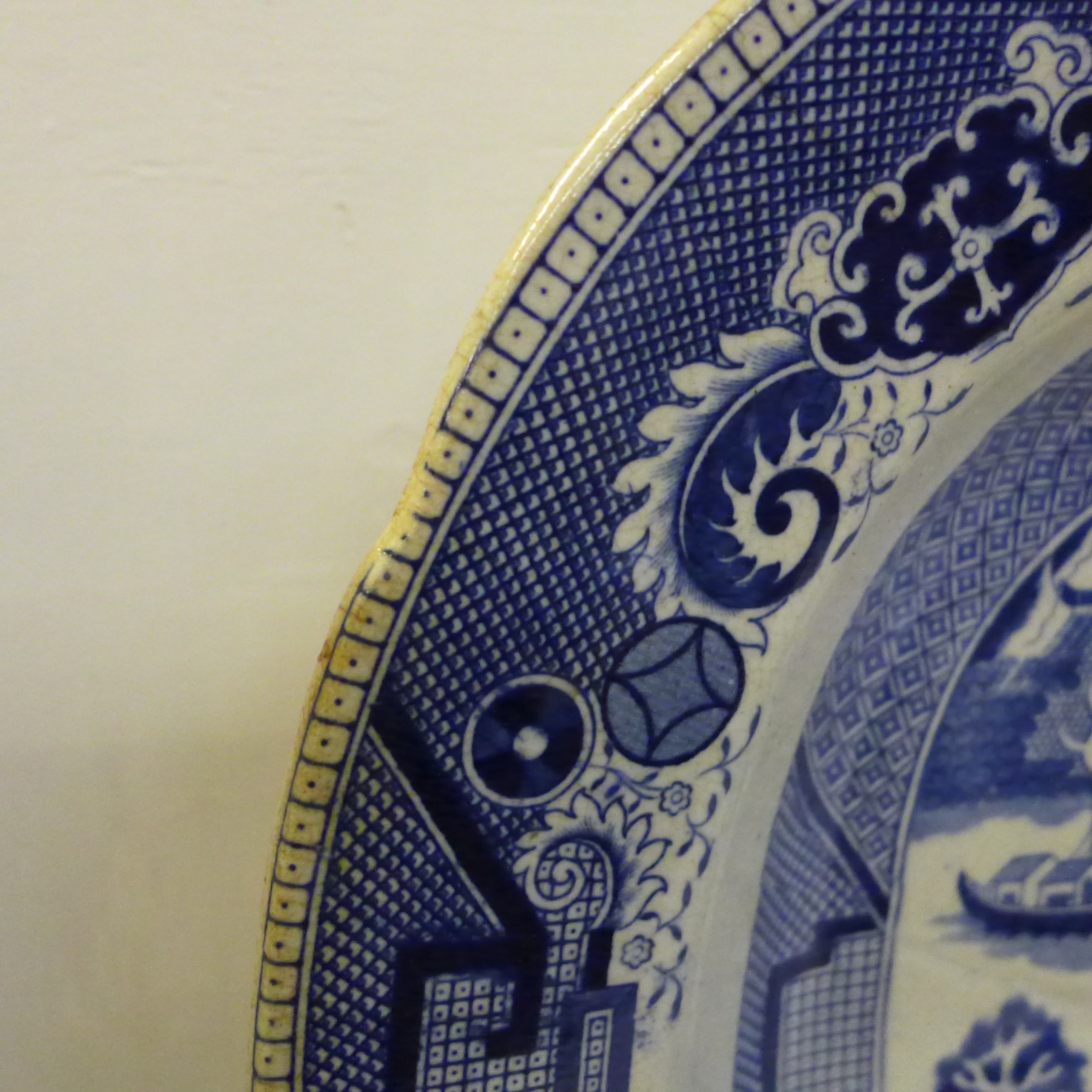 A large blue and white Willow pattern meat plate - Image 3 of 4