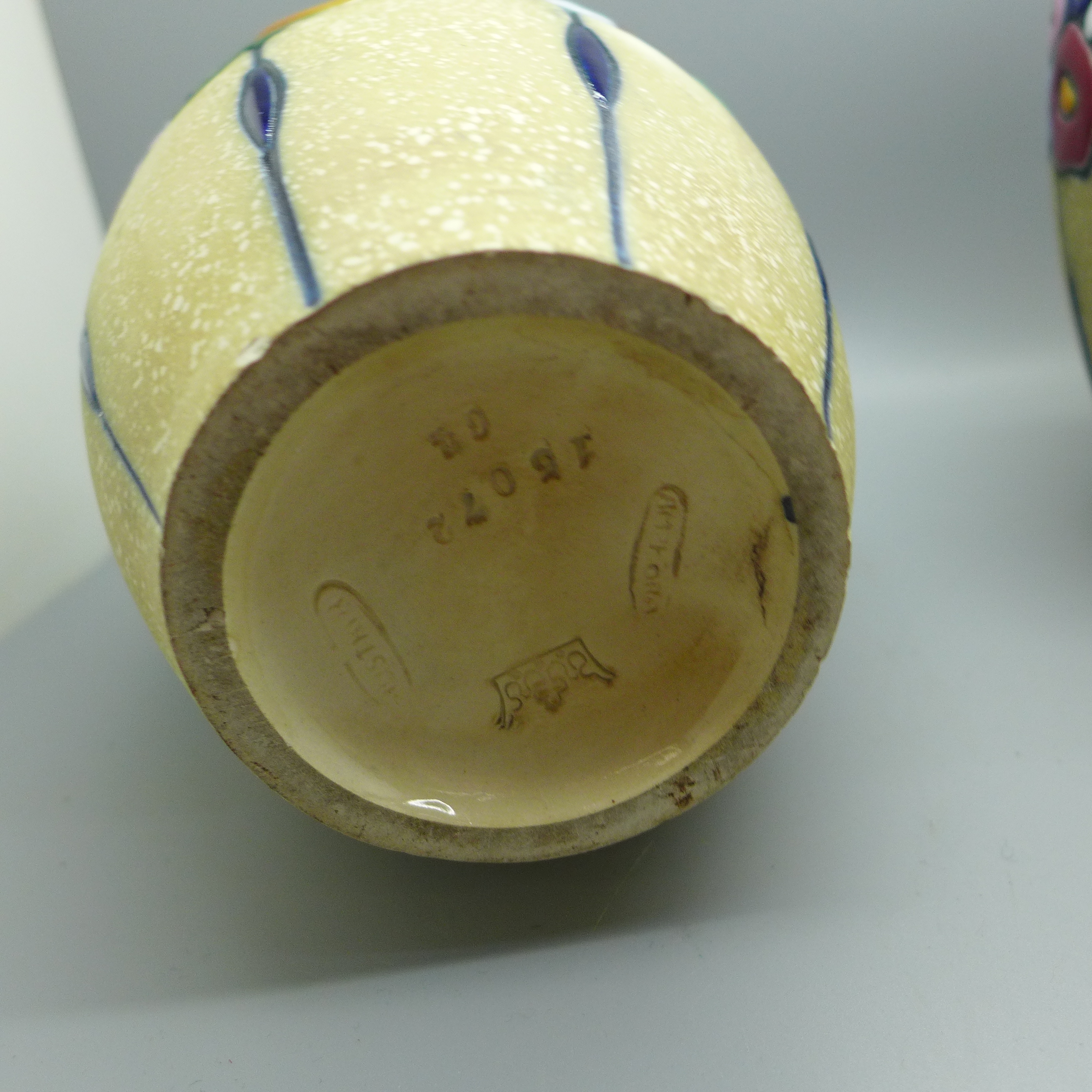 A pair of Amphora vases, 20cm - Image 4 of 4