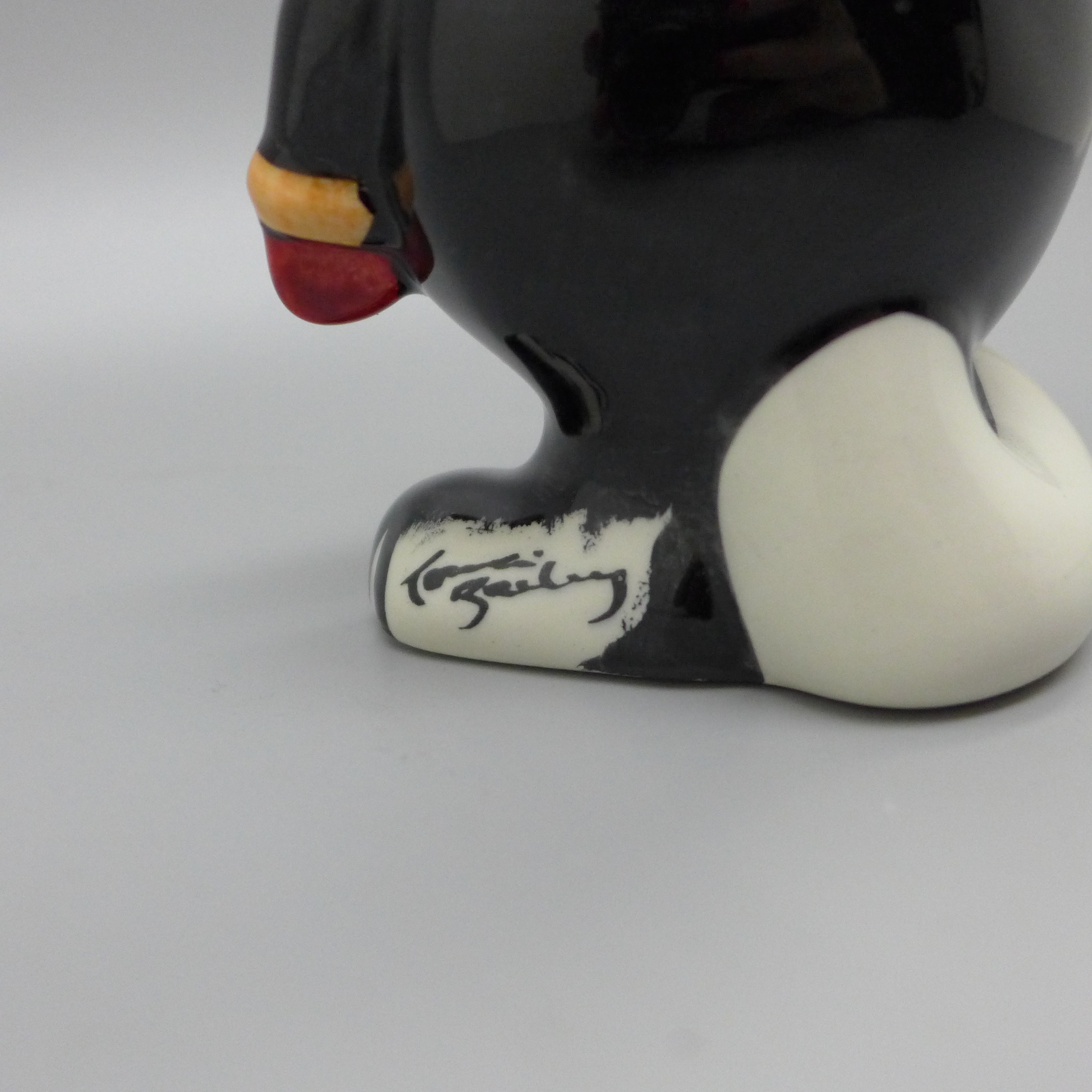 A Lorna Bailey Snowball the Cat, signed on the base, 13cm - Image 3 of 4