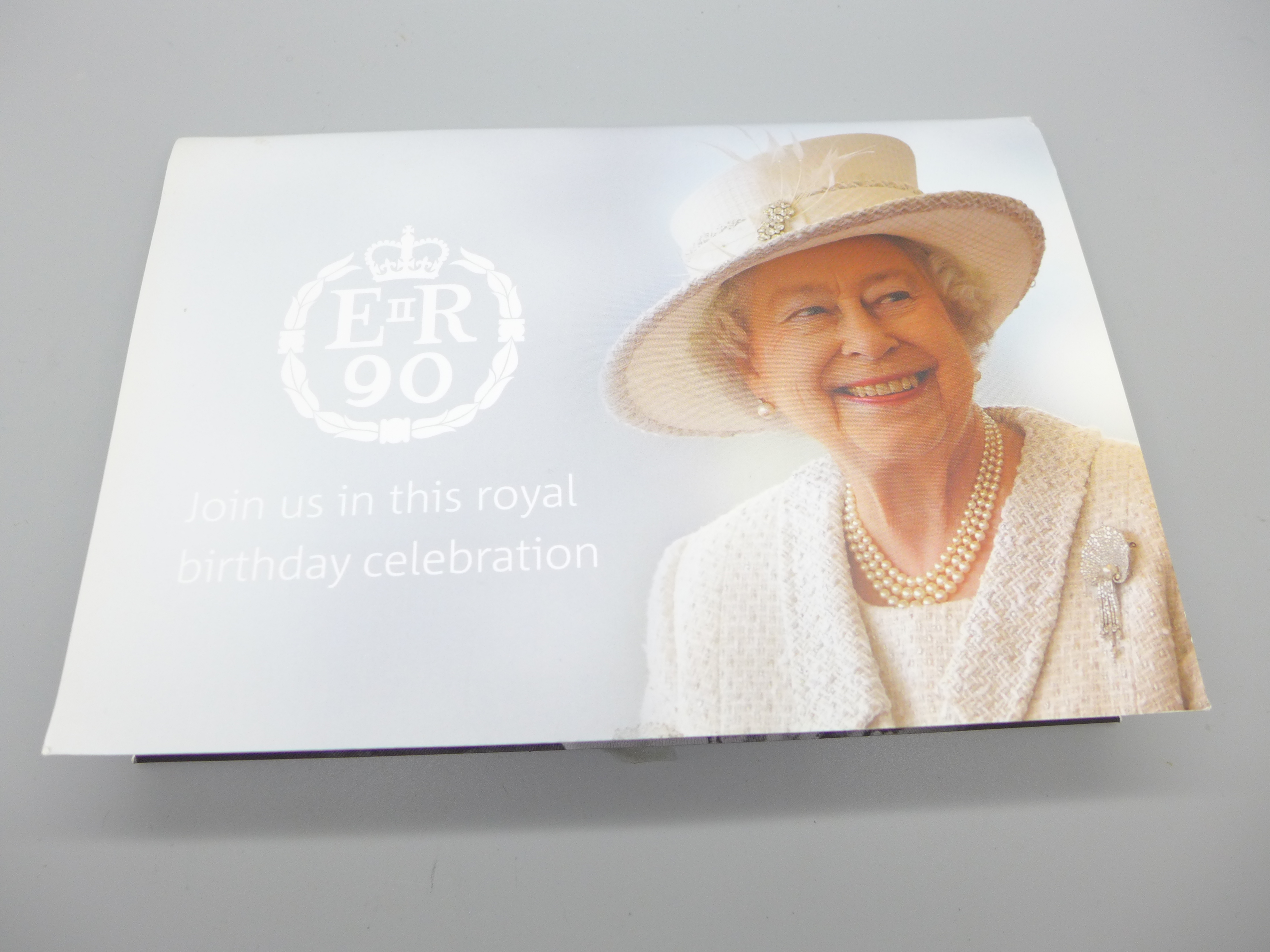 The Royal Mint, The 90th Birthday of Her Majesty The Queen 2016 UK £20 Fine Silver Coin, Treasure - Bild 2 aus 2