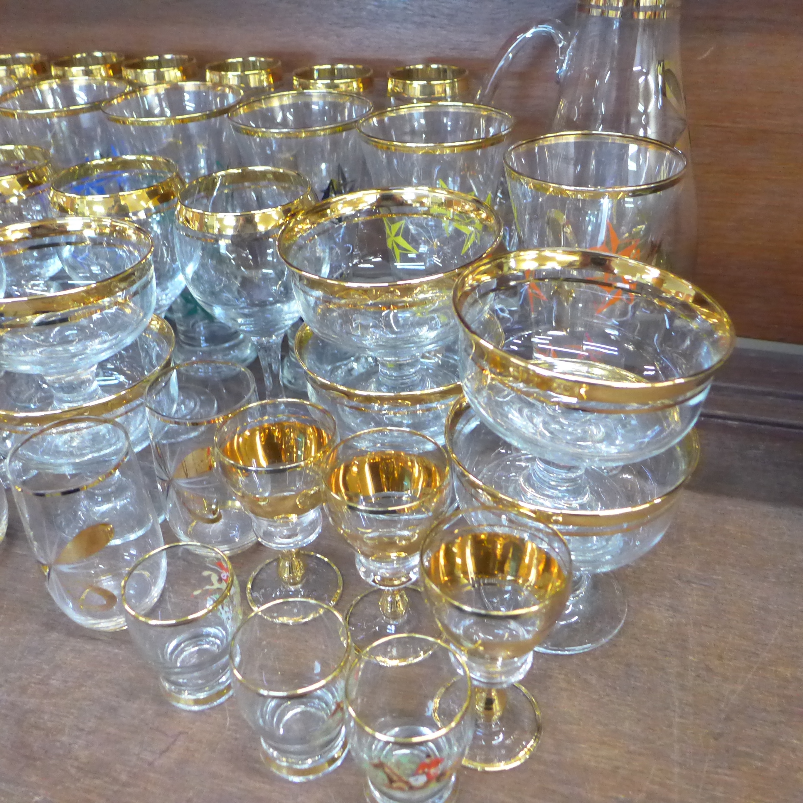 A gold rimmed decanter and gold rimmed glassware, six wines, champagne, other part sets, six beer - Bild 3 aus 3