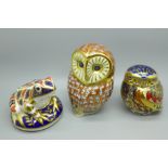 Three Royal Crown Derby paperweights, 2 x owl and toad