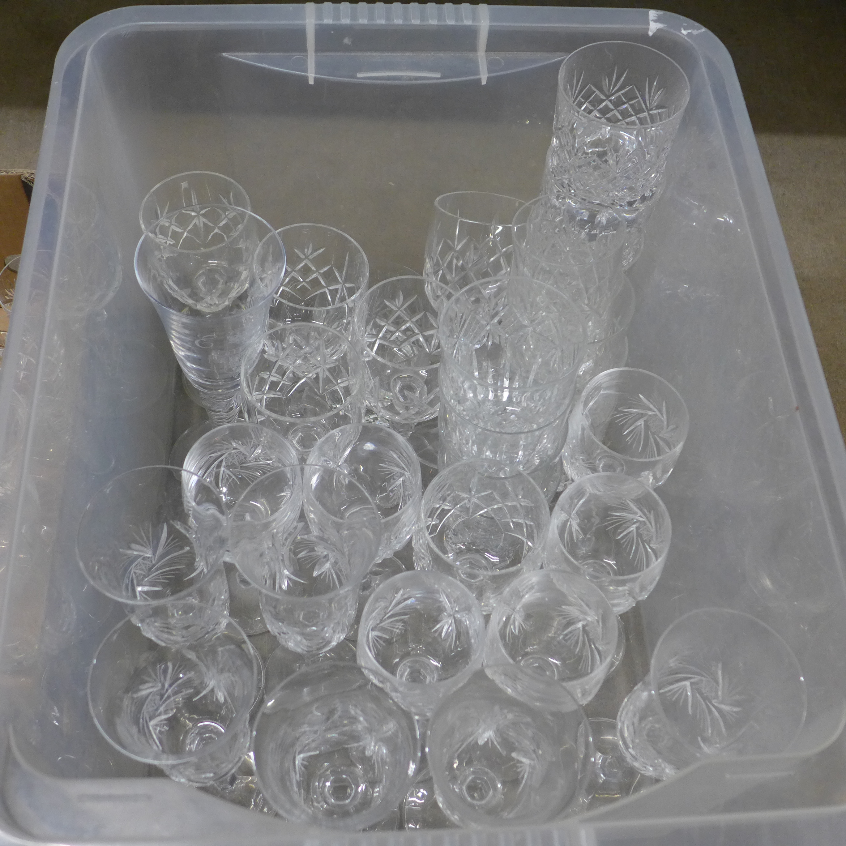 Cut glass and crystal drinking glasses, wines, tumblers, sherry and others **PLEASE NOTE THIS LOT IS - Bild 4 aus 4