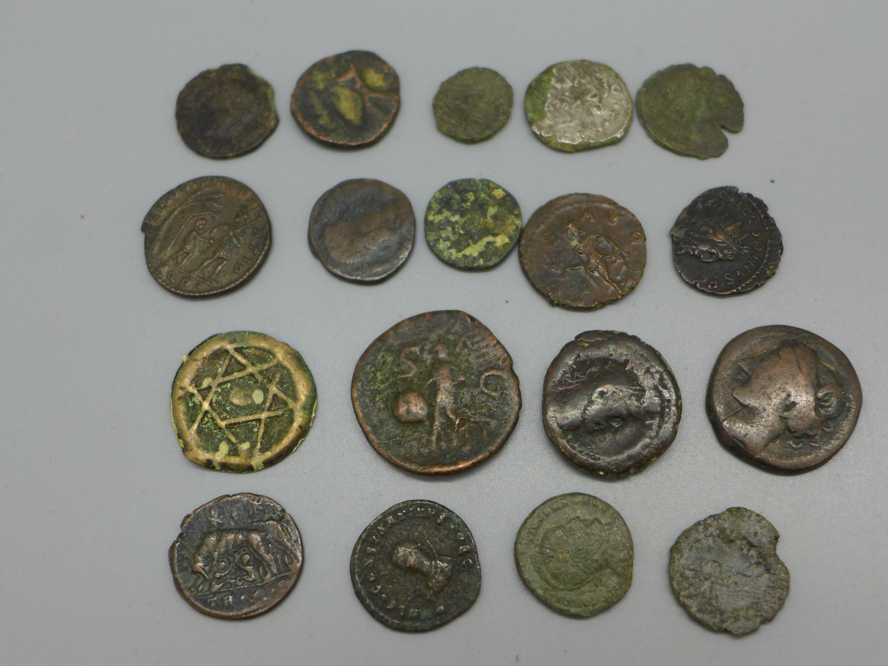 A collection of early coins - Bild 2 aus 2