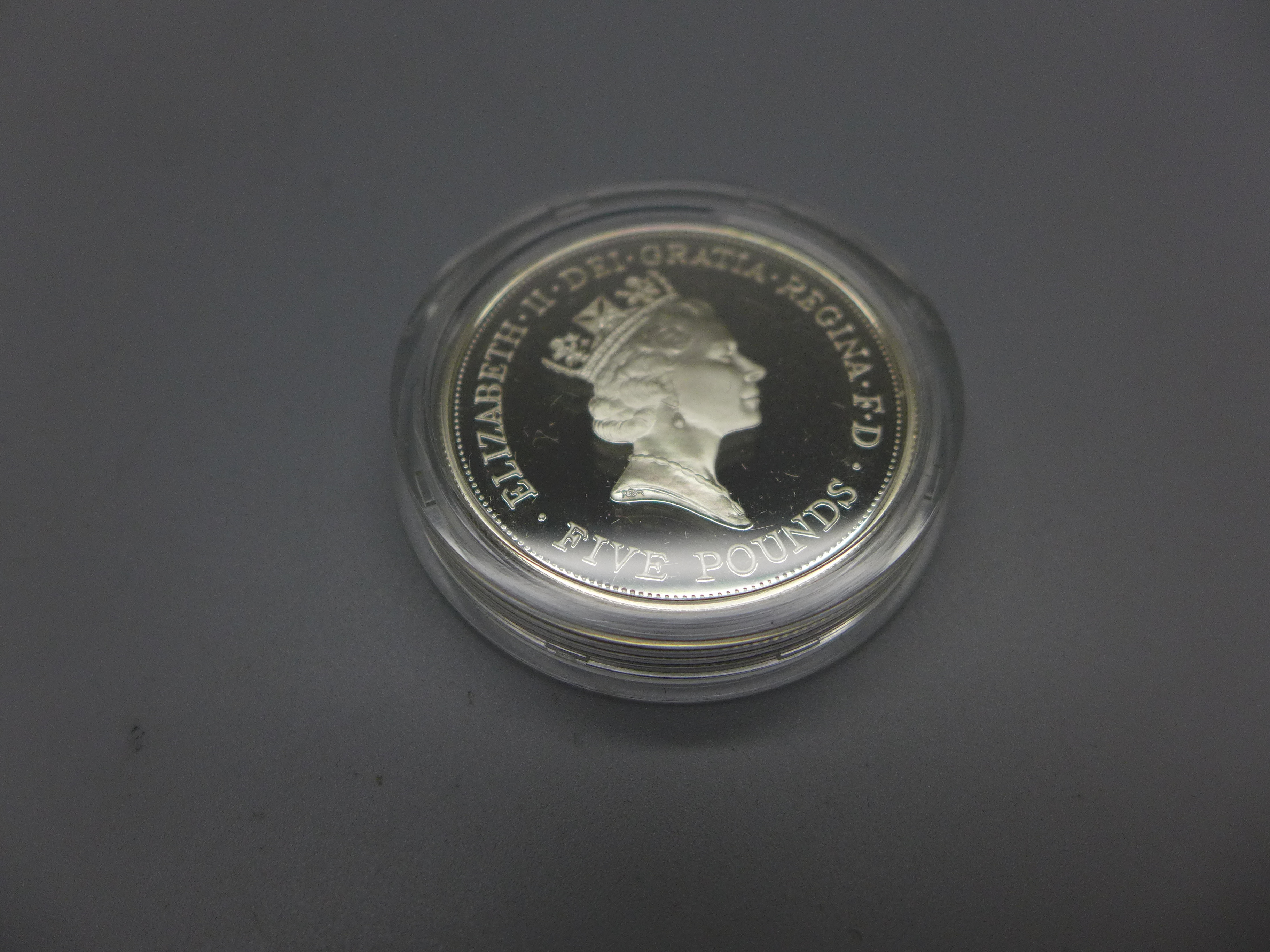 The Royal Mint, HM Queen Elizabeth The Queen Mother 90th Birthday Silver Proof Crown, 925 silver - Bild 3 aus 3