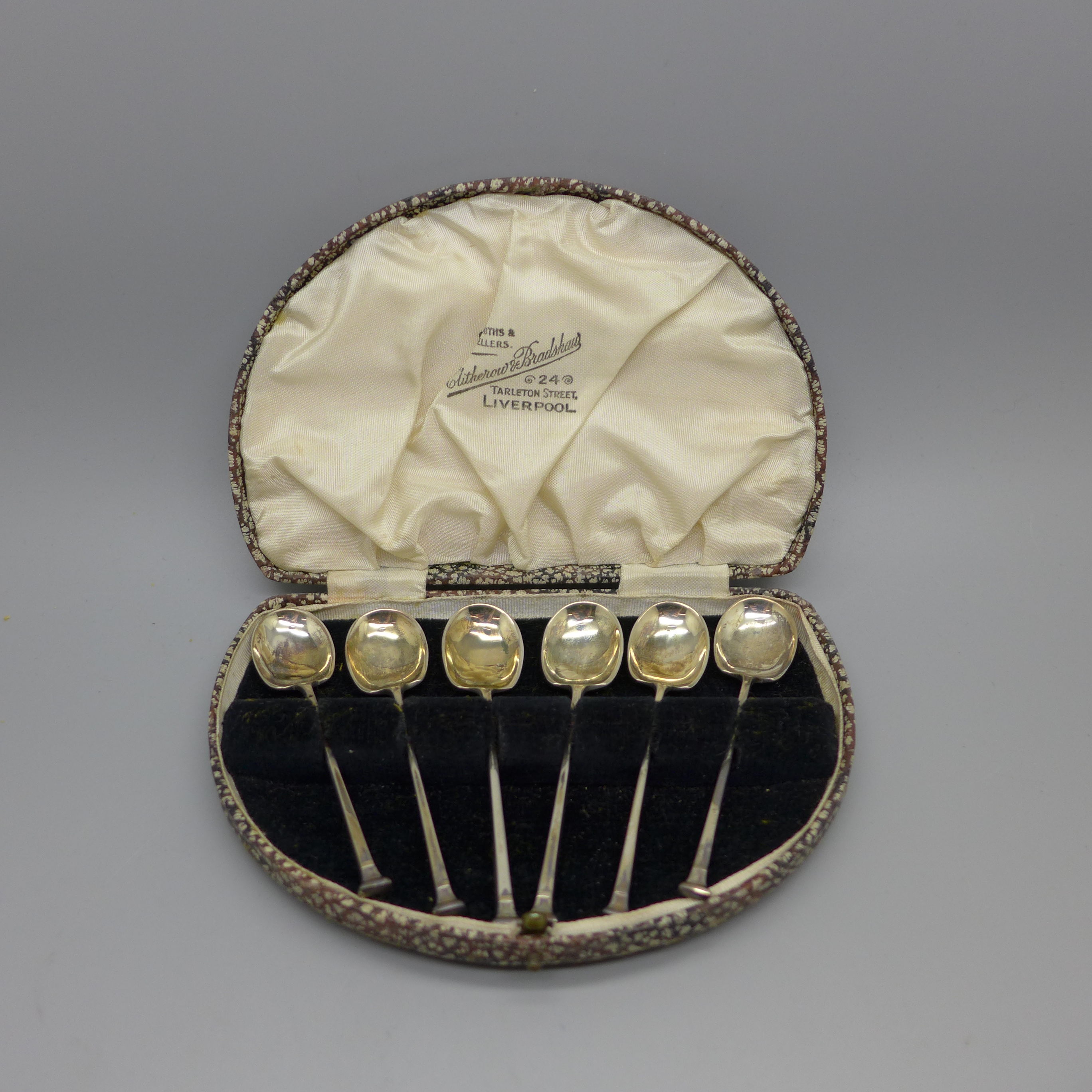 A cased set of six silver coffee spoons, 40g