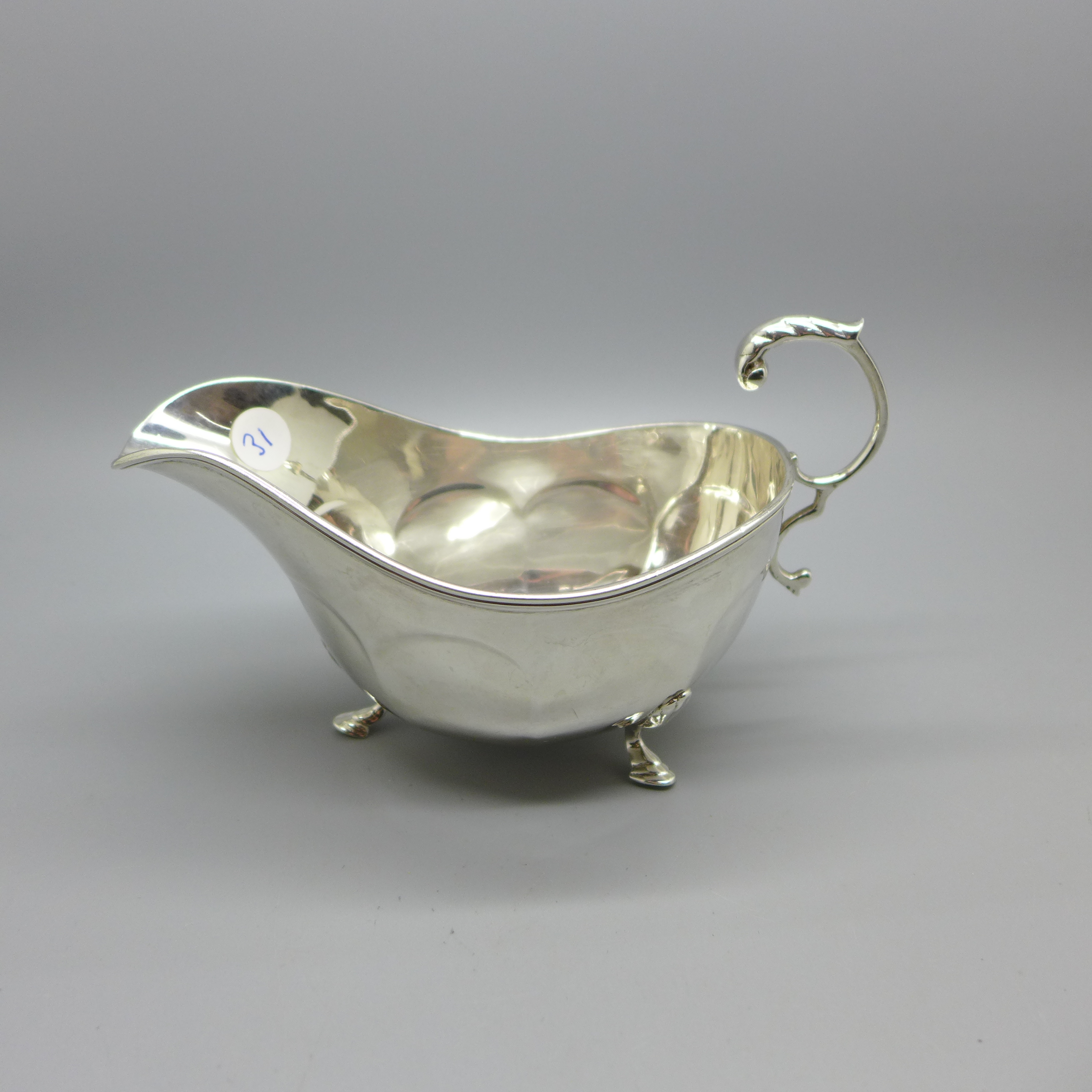 A silver gravy boat, Chester 1922, 108g - Image 3 of 4