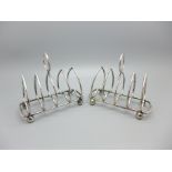 A pair of silver toast racks, Chester 1905, 150g