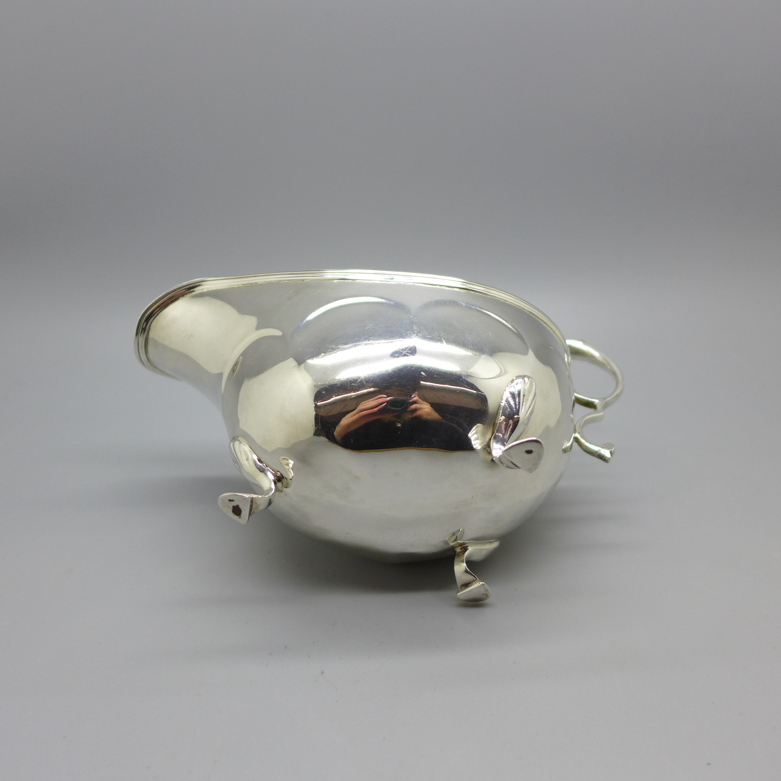 A silver gravy boat, Chester 1922, 108g - Image 4 of 4