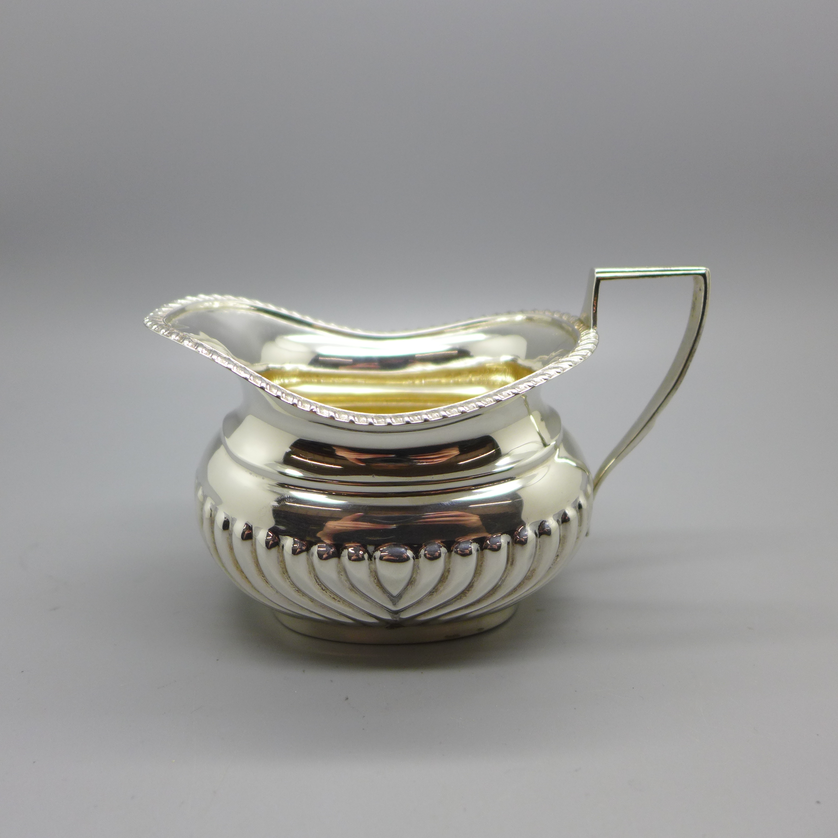 A silver jug, Birmingham 1902, 82g - Image 2 of 4