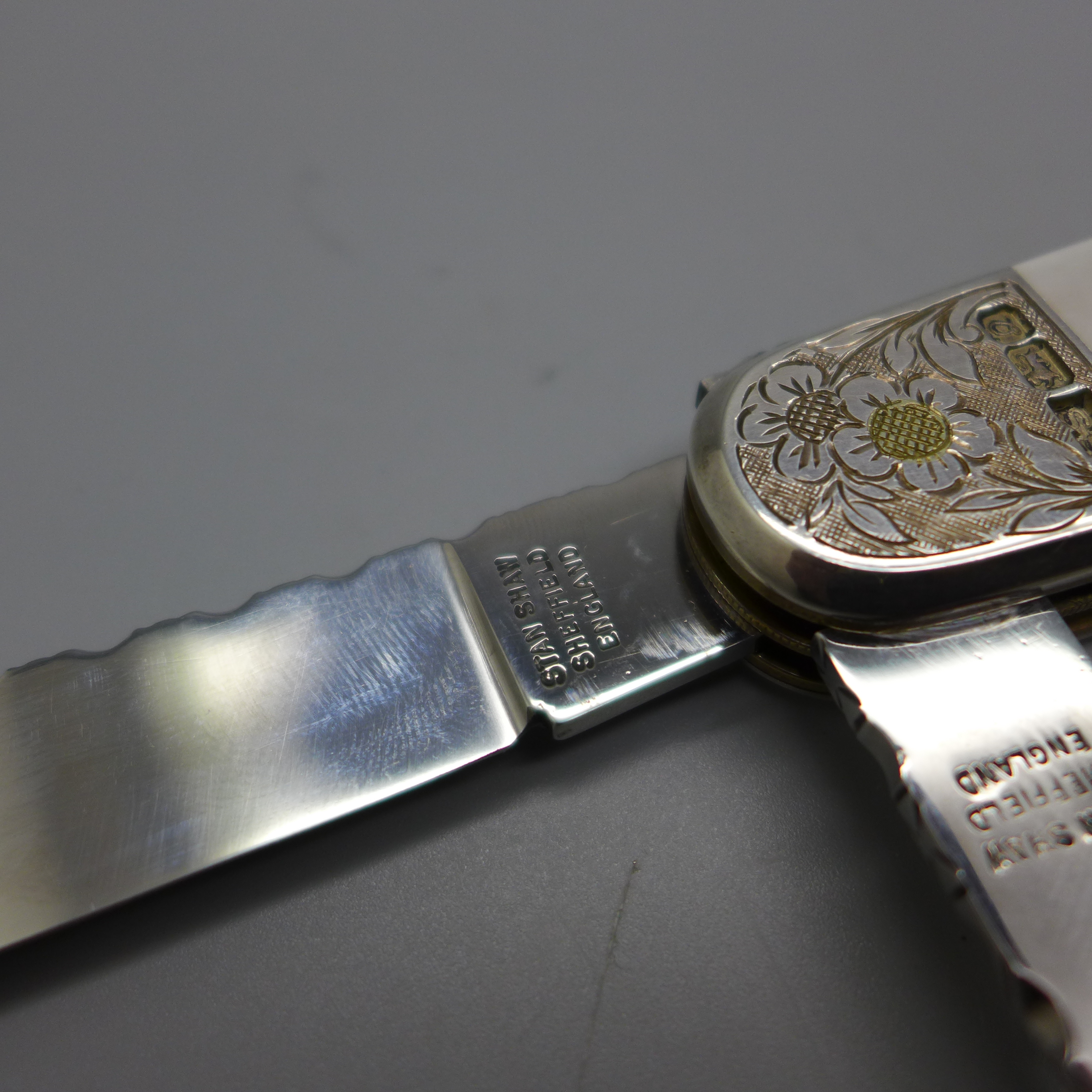 A Stan Shaw ceremonial silver mounted and mother of pearl 7" pocket knife, Sheffield 1990 - Image 9 of 12