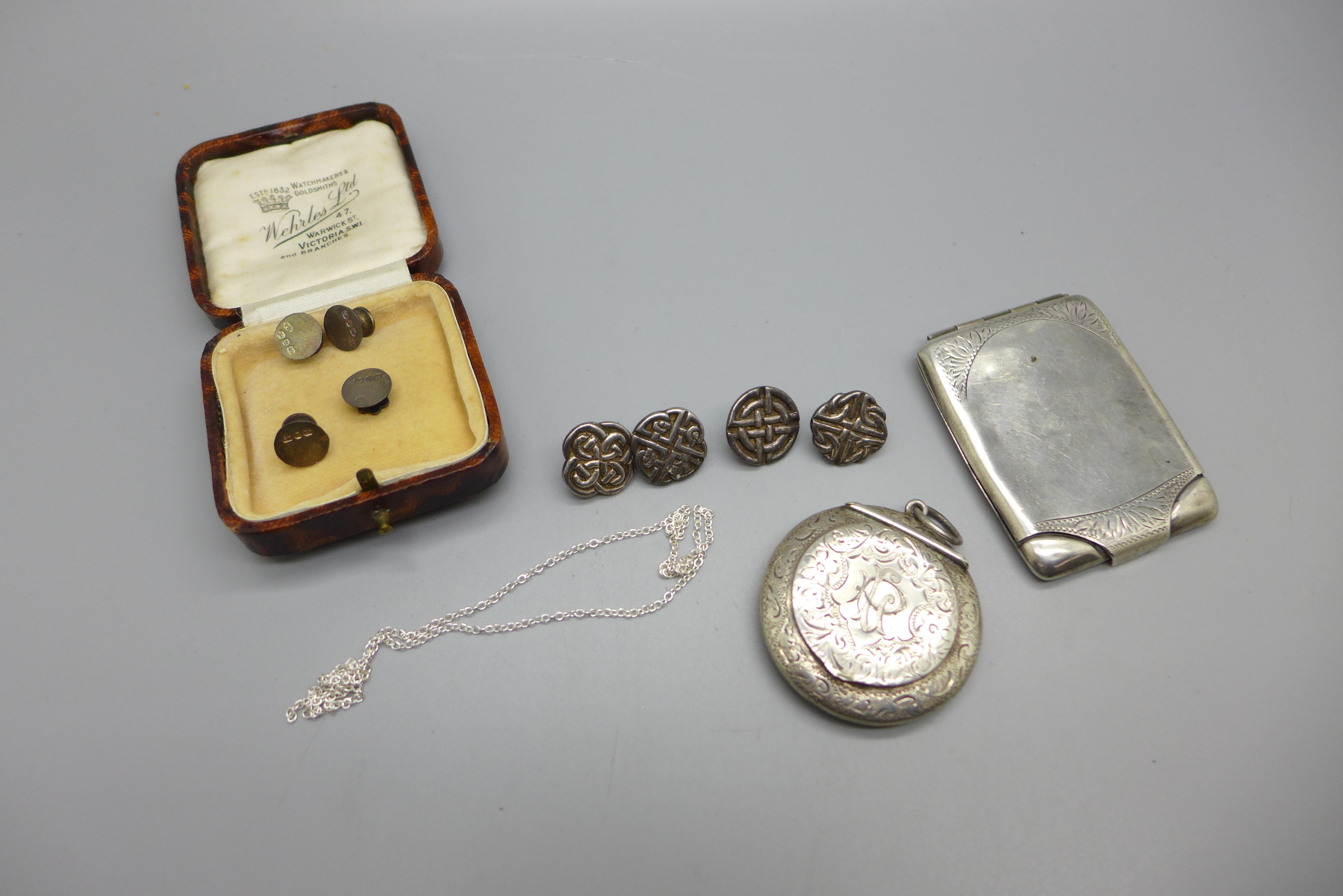 A silver compact, a/f, a silver matchbook holder, a/f, four hallmarked Scottish silver buttons and