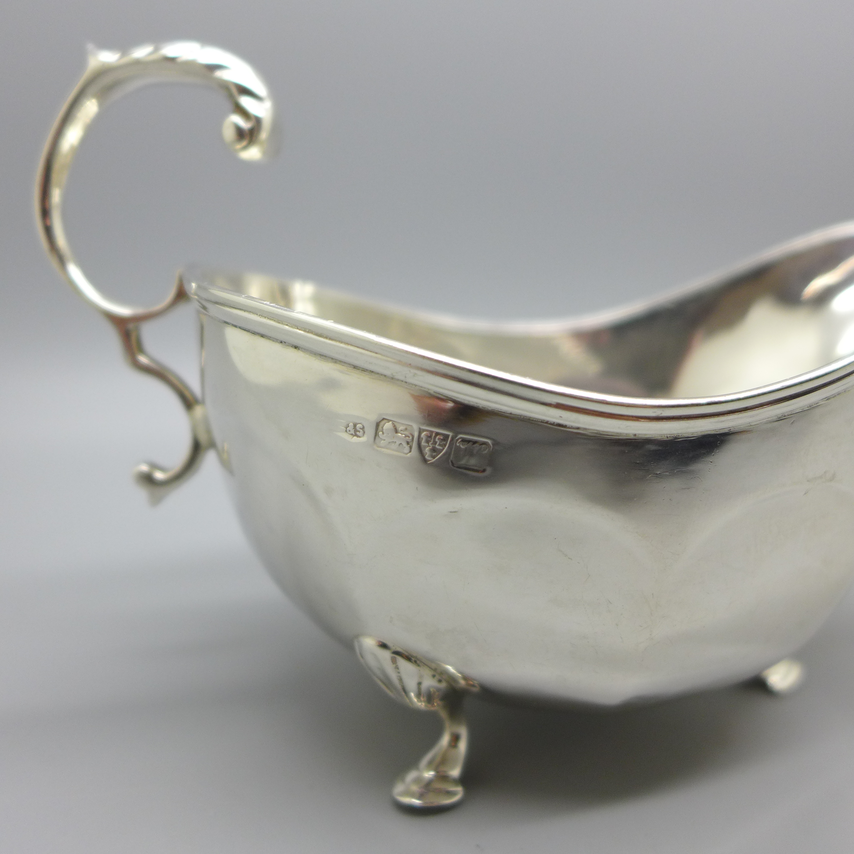A silver gravy boat, Chester 1922, 108g - Image 2 of 4