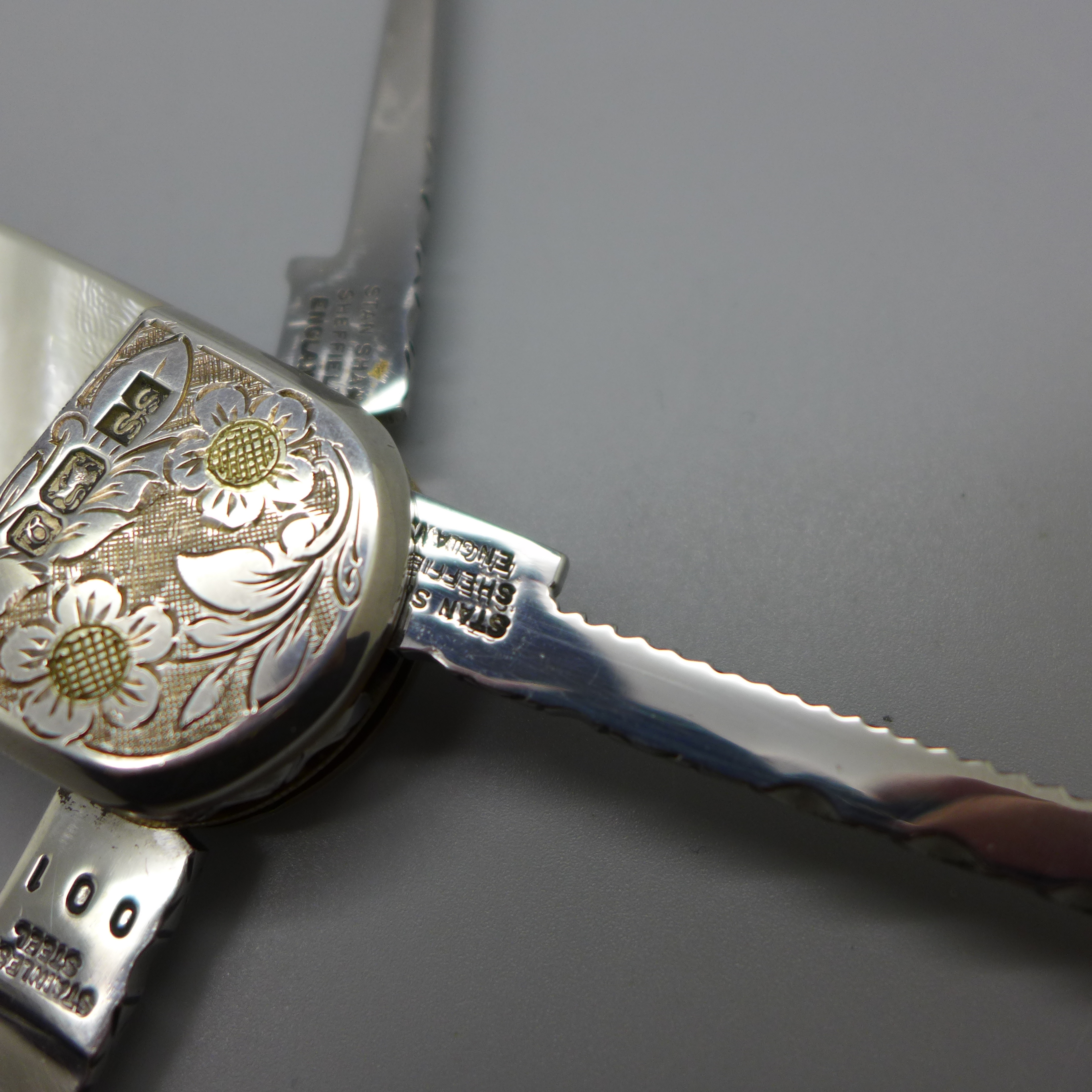 A Stan Shaw ceremonial silver mounted and mother of pearl 7" pocket knife, Sheffield 1990 - Image 6 of 12