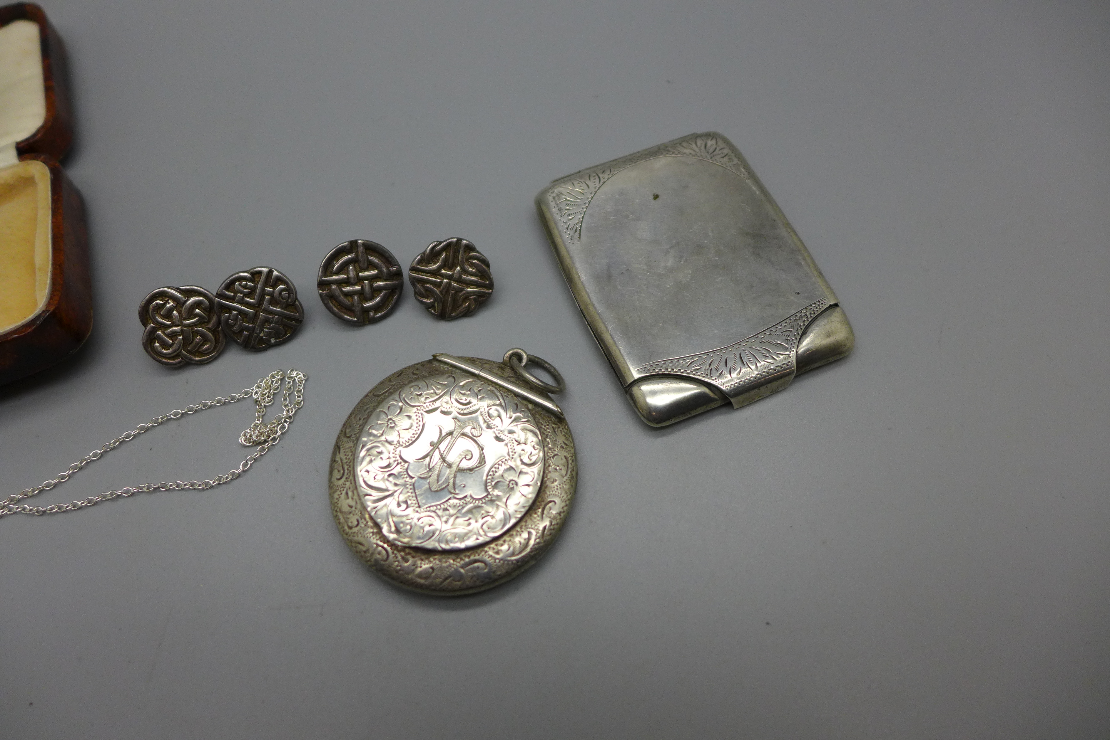 A silver compact, a/f, a silver matchbook holder, a/f, four hallmarked Scottish silver buttons and - Image 2 of 5