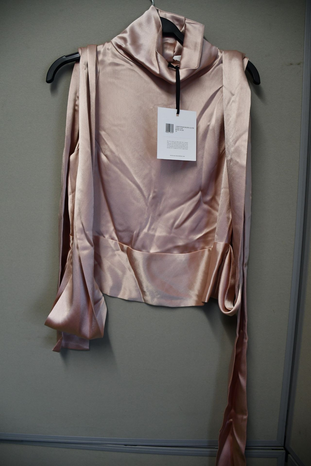 One as new Galvan London Satin Luna rose nude top size 38 (120SETPSS601002RN).