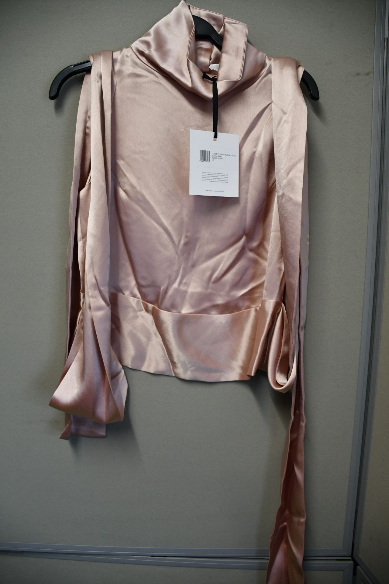 One as new Galvan London Satin Luna rose nude top size 40 (120SETPSS601002RN).