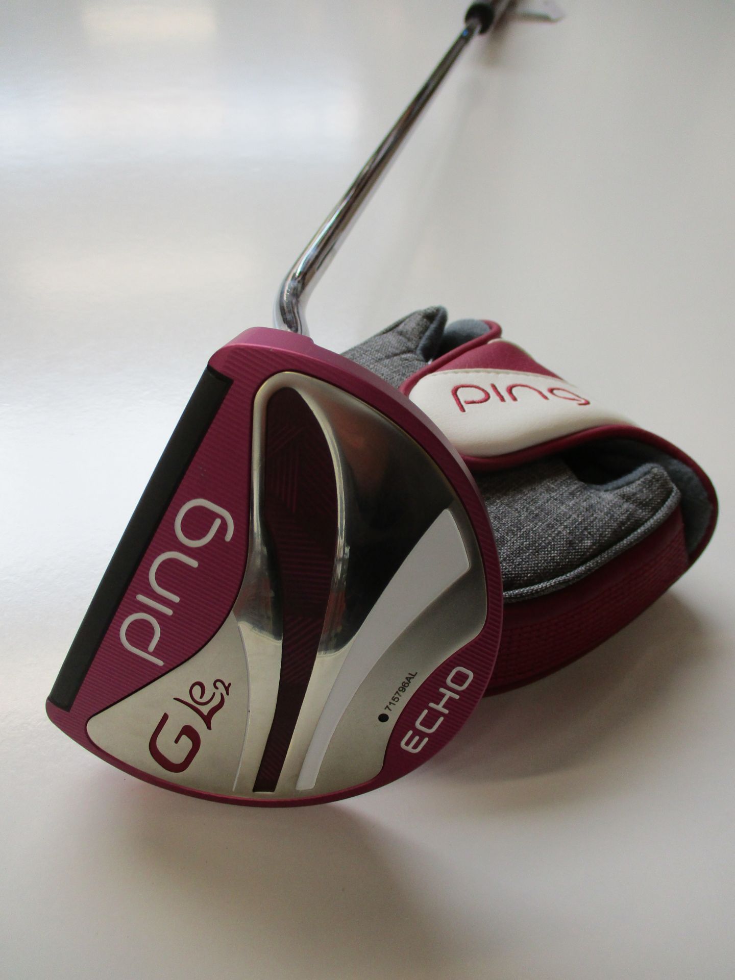 A ladies as new Ping G Le 2 Putter (Right handed).