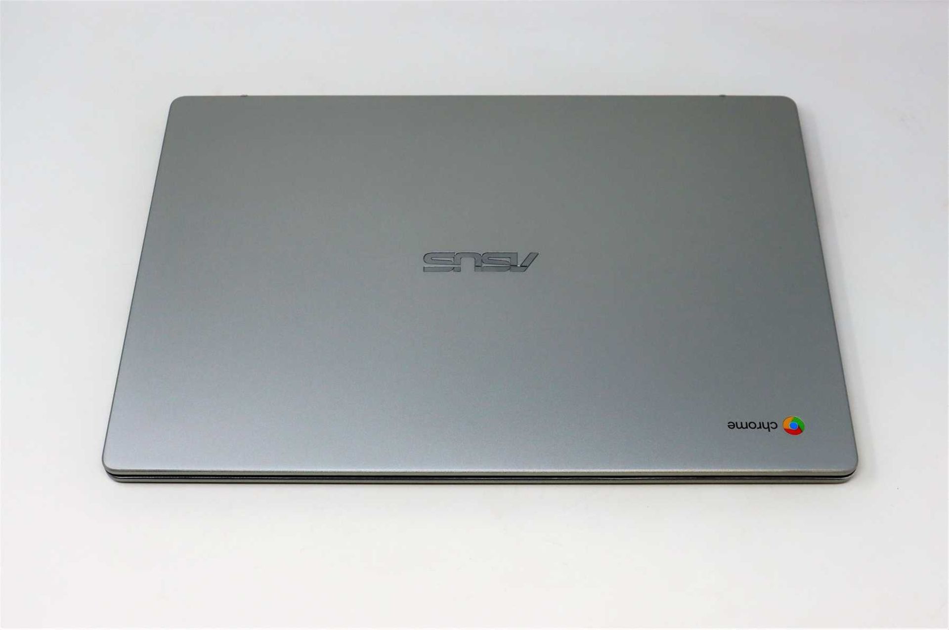A boxed as new ASUS C523NA 15.6" Chromebook in Silver with Intel Celeron N3350, 4GB RAM, 64GB eMMC - Image 2 of 4