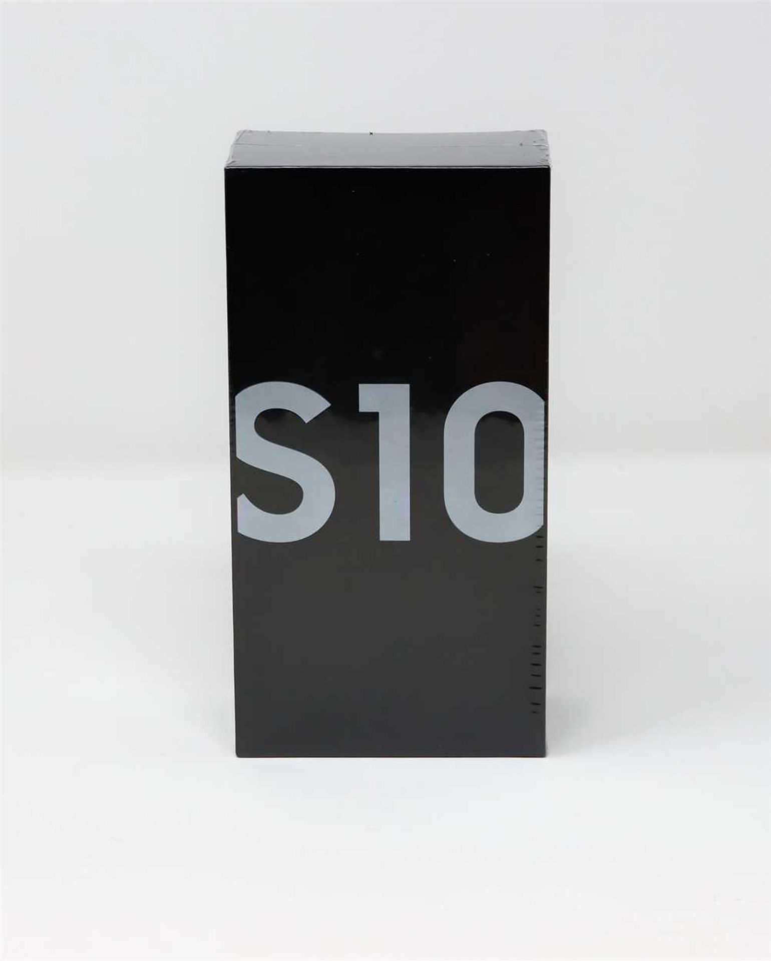 A boxed as new Samsung Galaxy S10 Dual Sim SM-G973F/DS 128GB 8GB RAM in Prism White (Checkmend