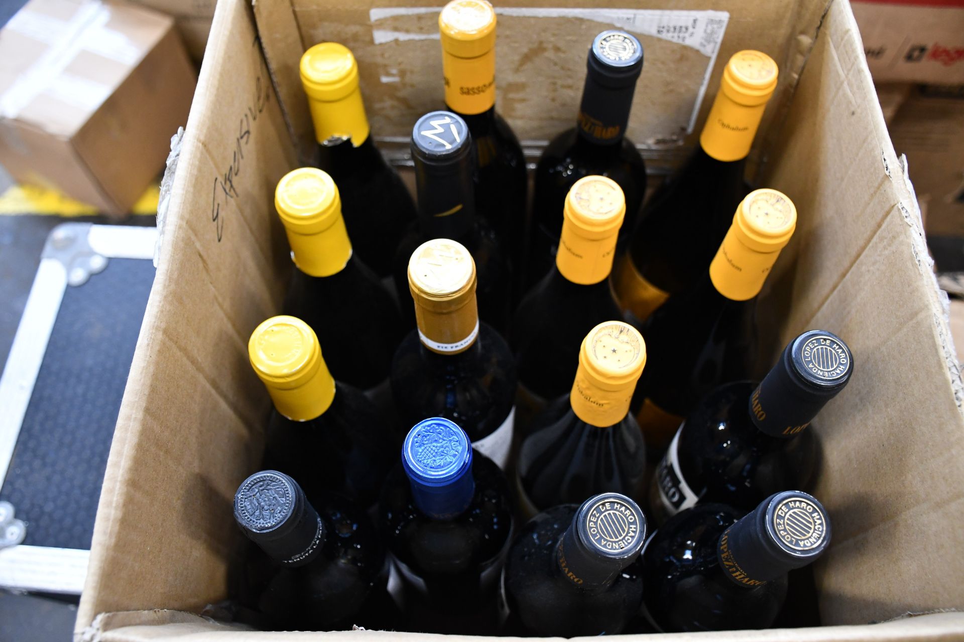 Sixteen bottles of assorted wines to include Ophalum Albarino Rias Baixas D.O (750ml), Lopez De Haro