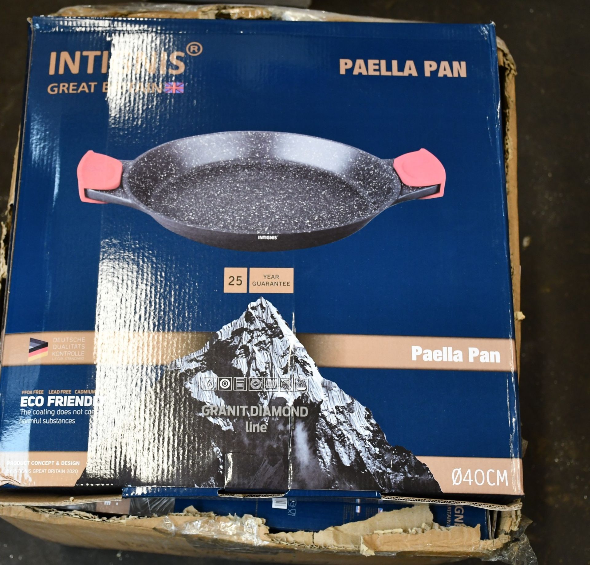 Eight boxed as new Intignis Granit diamond line paella pans.