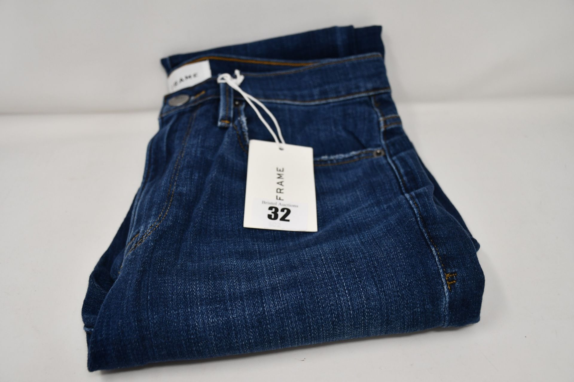 A pair of as new Frame Le Beau jeans in Burnside (Size 26).
