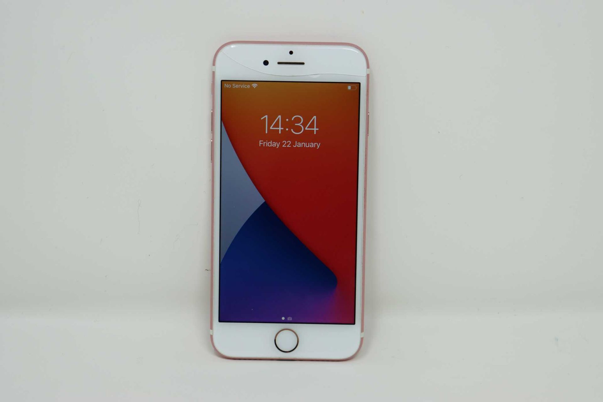 A pre-owned Apple iPhone 7 (AT&T/T-Mobile/Global/A1778) 32GB in Rose Gold (iCloud activation