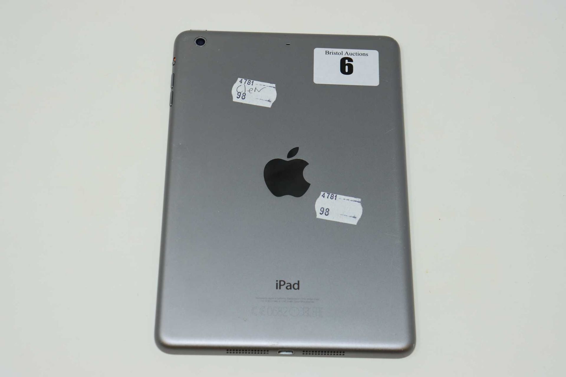 A pre-owned Apple iPad mini 2 (Retina/2nd Gen, Wi-Fi Only) A1489 32GB in Space Grey (iCloud - Image 10 of 10