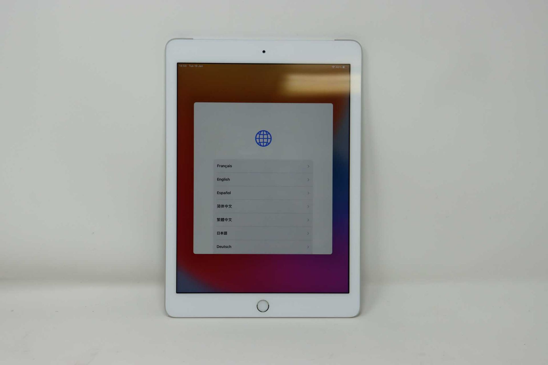 SOLD FOR PARTS ONLY: A pre-owned Apple iPad 9.7" 6th Gen (Wi-Fi/Cellular) A1823 32GB in Silver (