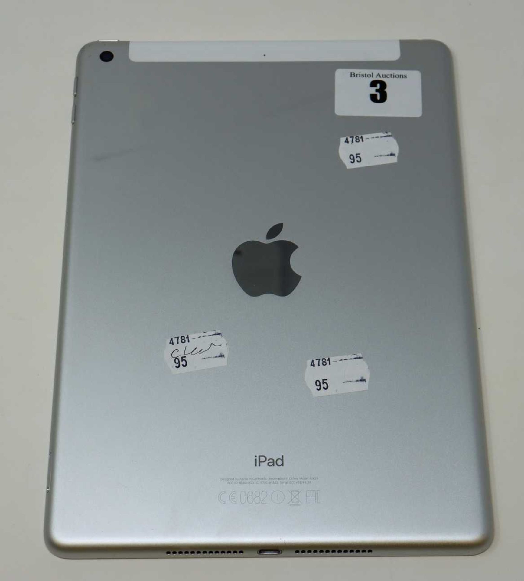 A pre-owned Apple iPad 9.7" 5th Gen (Wi-Fi/Cellular) A1823 128GB in Silver (iCloud activation clear. - Image 3 of 8