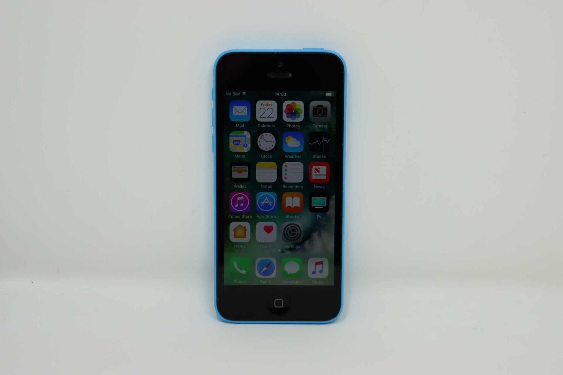 A pre-owned iPhone 5s (GSM/North America/A1533) 16GB in Space Grey (iCloud activation clear) (