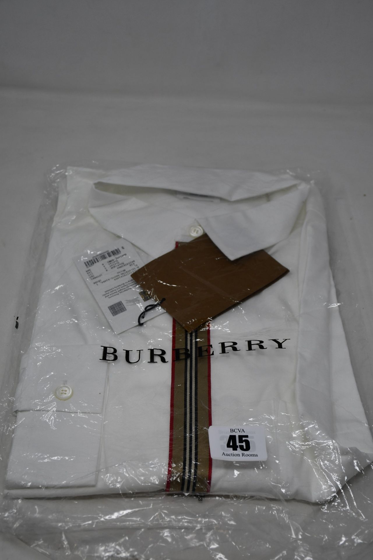 An as new Burberry Silverton shirt (XL - RRP €109).