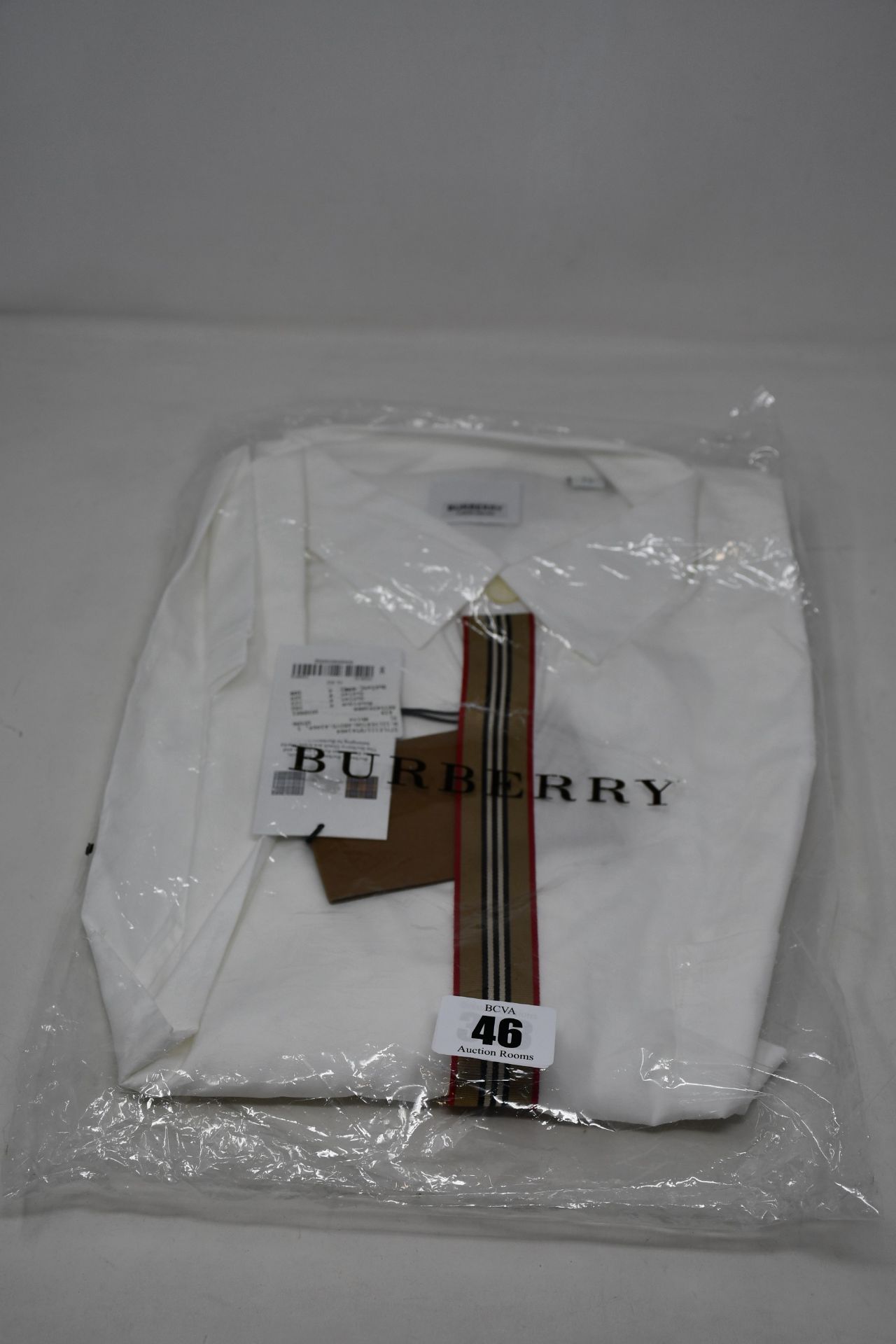 An as new Burberry Silverton shirt (XL - RRP €109).
