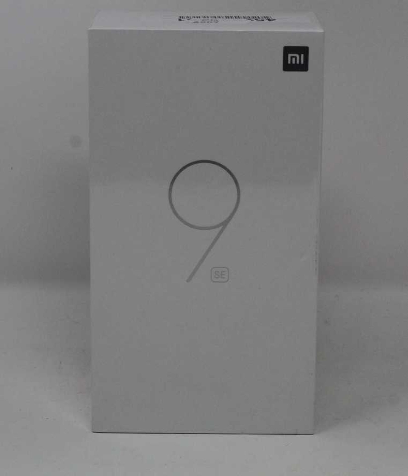 A boxed as new Xiaomi Mi 9 SE Global Version 6GB RAM 128GB Storage Android Smartphone in Piano Black