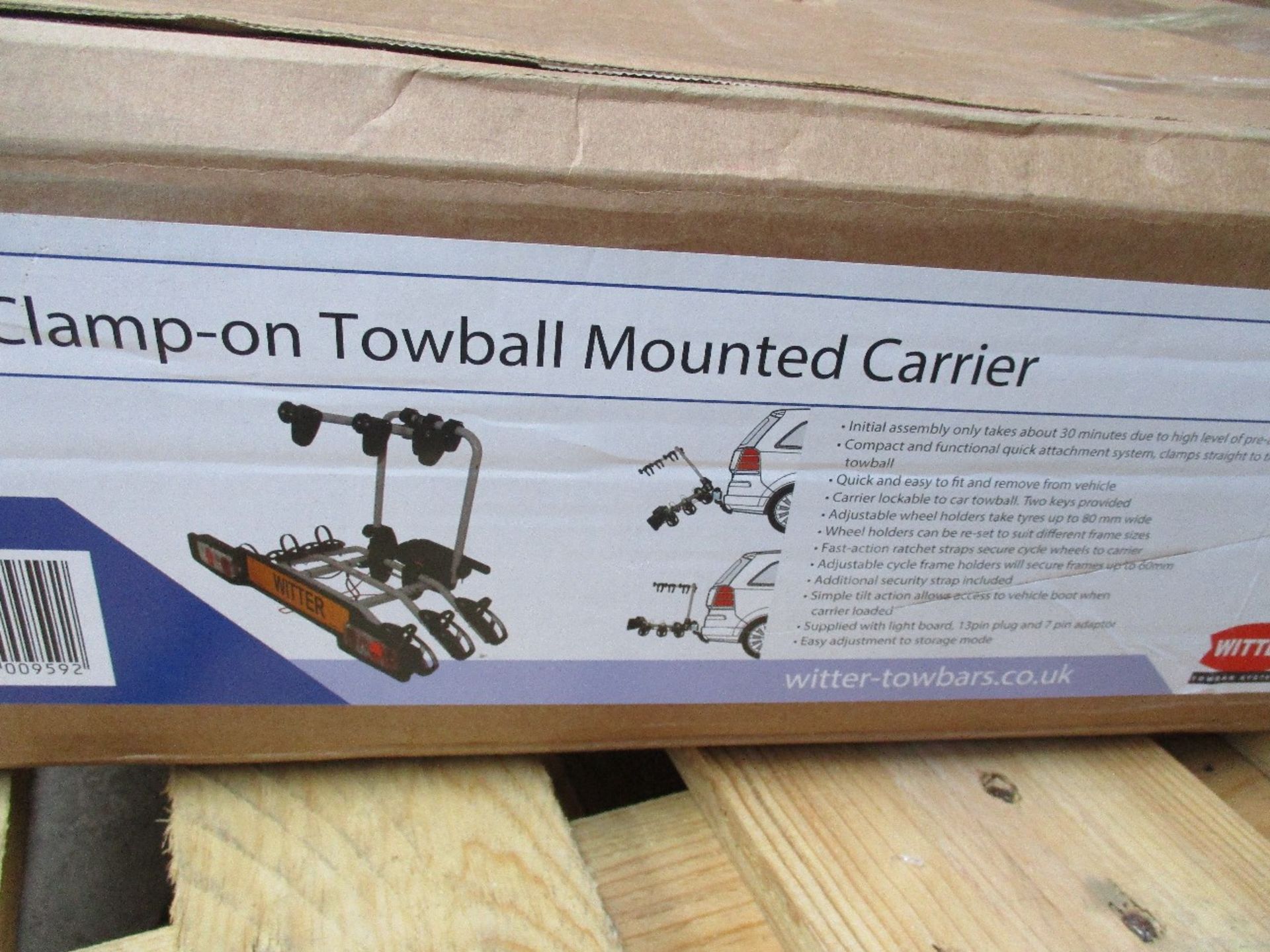 A boxed as new Witter ZX303 clamp on Towball Mounted Carrier (3 bikes) (Cosmetic damage to outer