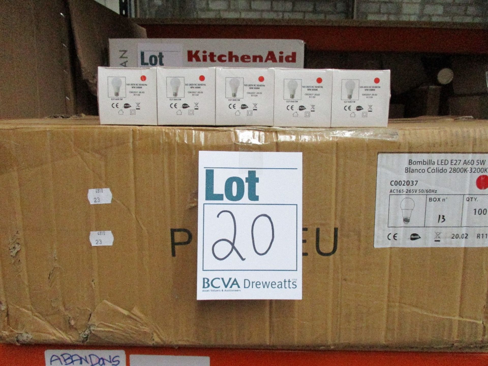 A quantity of Bombilla LED E27 A60 5W screw in light bulbs (Approximately 100 items).