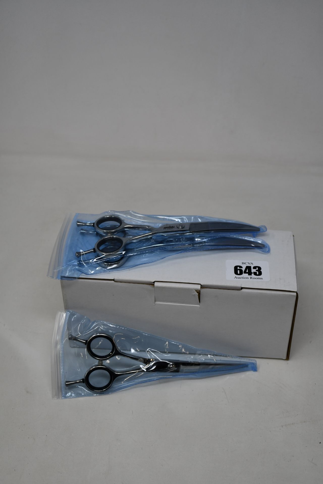 Twenty as new Abbfabb curved pet grooming scissors (Over 18s only).