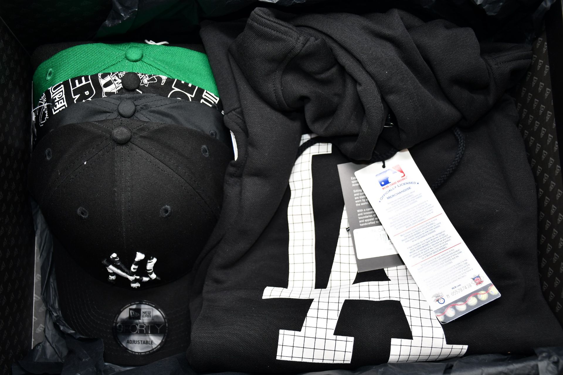 Five as new New Era American football/baseball team caps, New Era sun hat, New Era Raiders T-