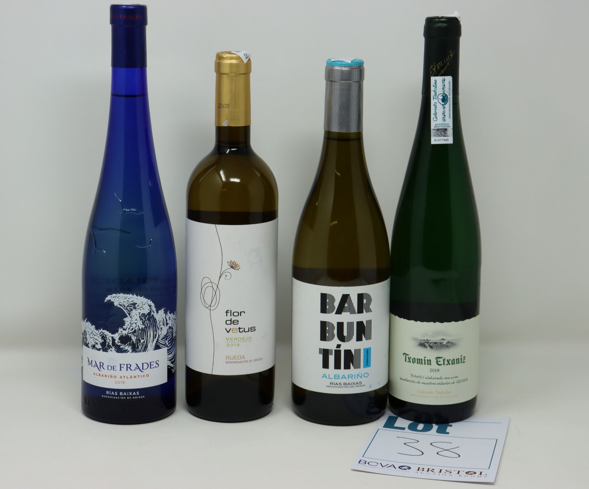 A quantity of assorted wine to include Txomin Etxaniz, Flor De Vetus Verdejo 2019 and Mar De