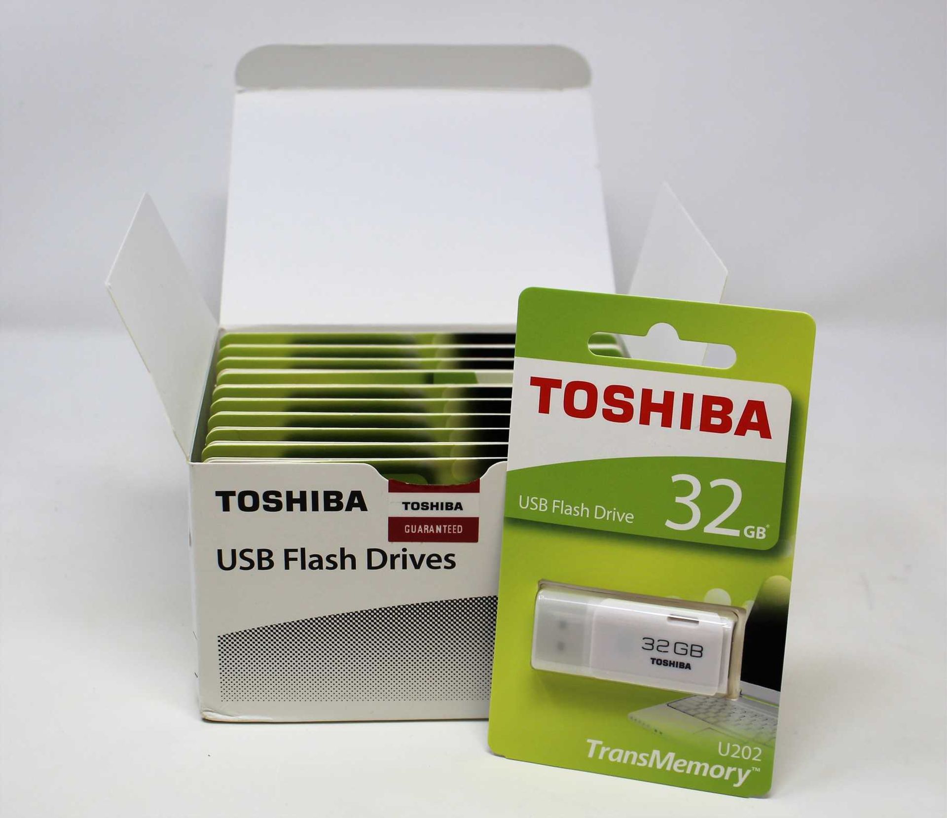 Twenty boxed as new Toshiba by Kioxia TransMemory U202 32GB USB Flash Drives in White (Boxes