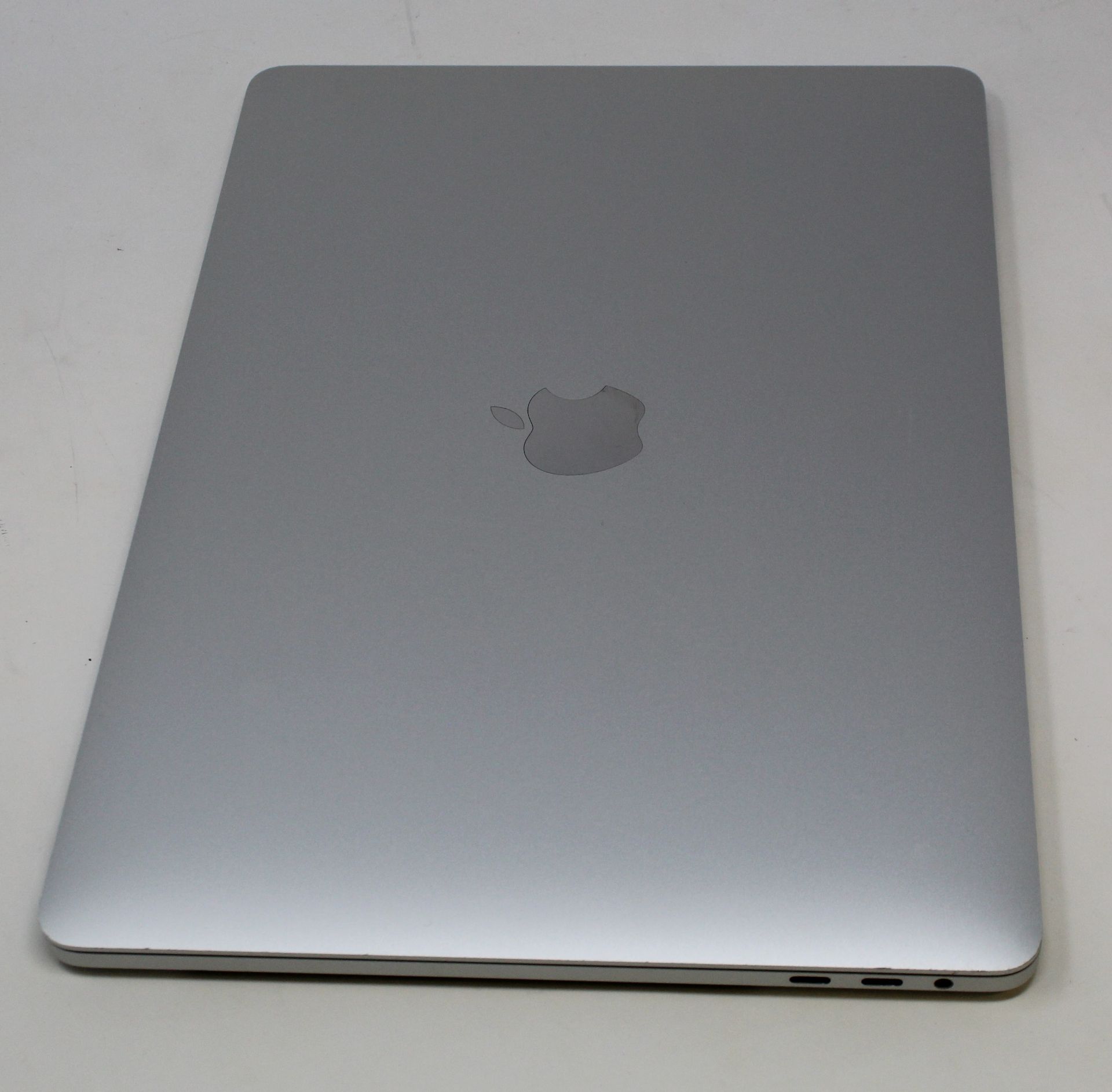 A pre-owned MacBook Pro (13-inch, 2016, Four Thunderbolt 3 Ports) A1706 in Silver with Intel Core i5 - Image 7 of 7